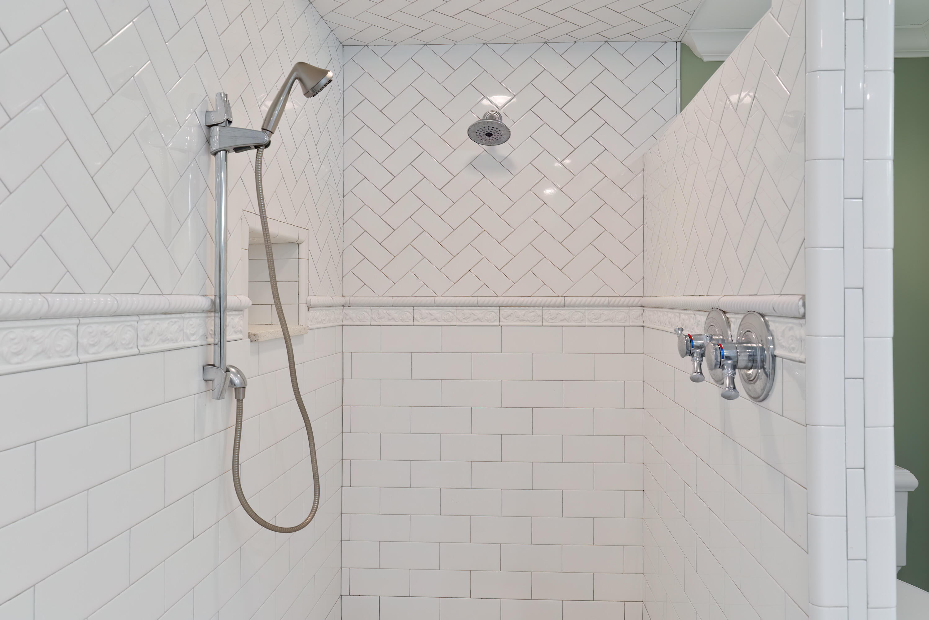 ELLIOTTS POINT - Residential