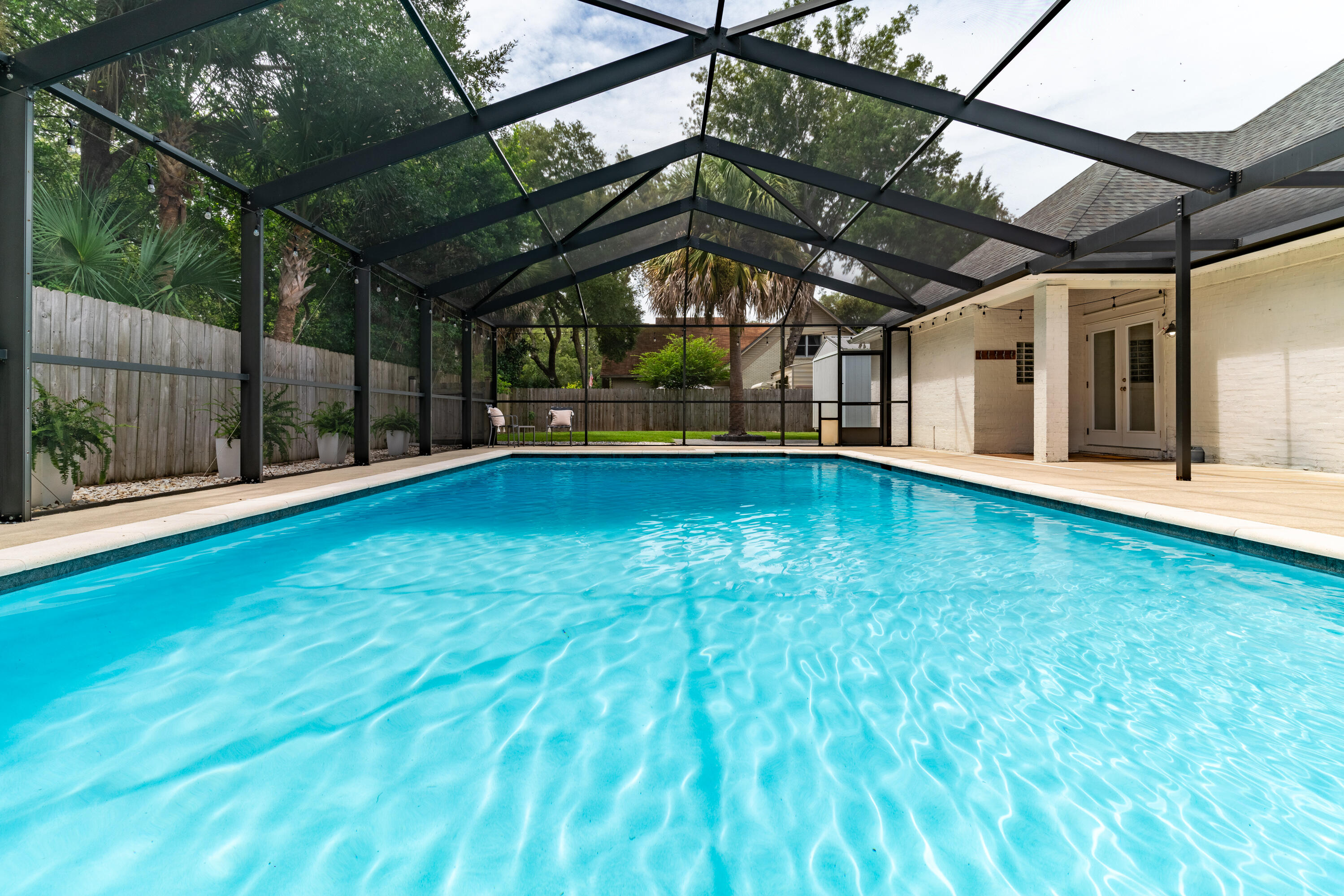 ELLIOTTS POINT - Residential