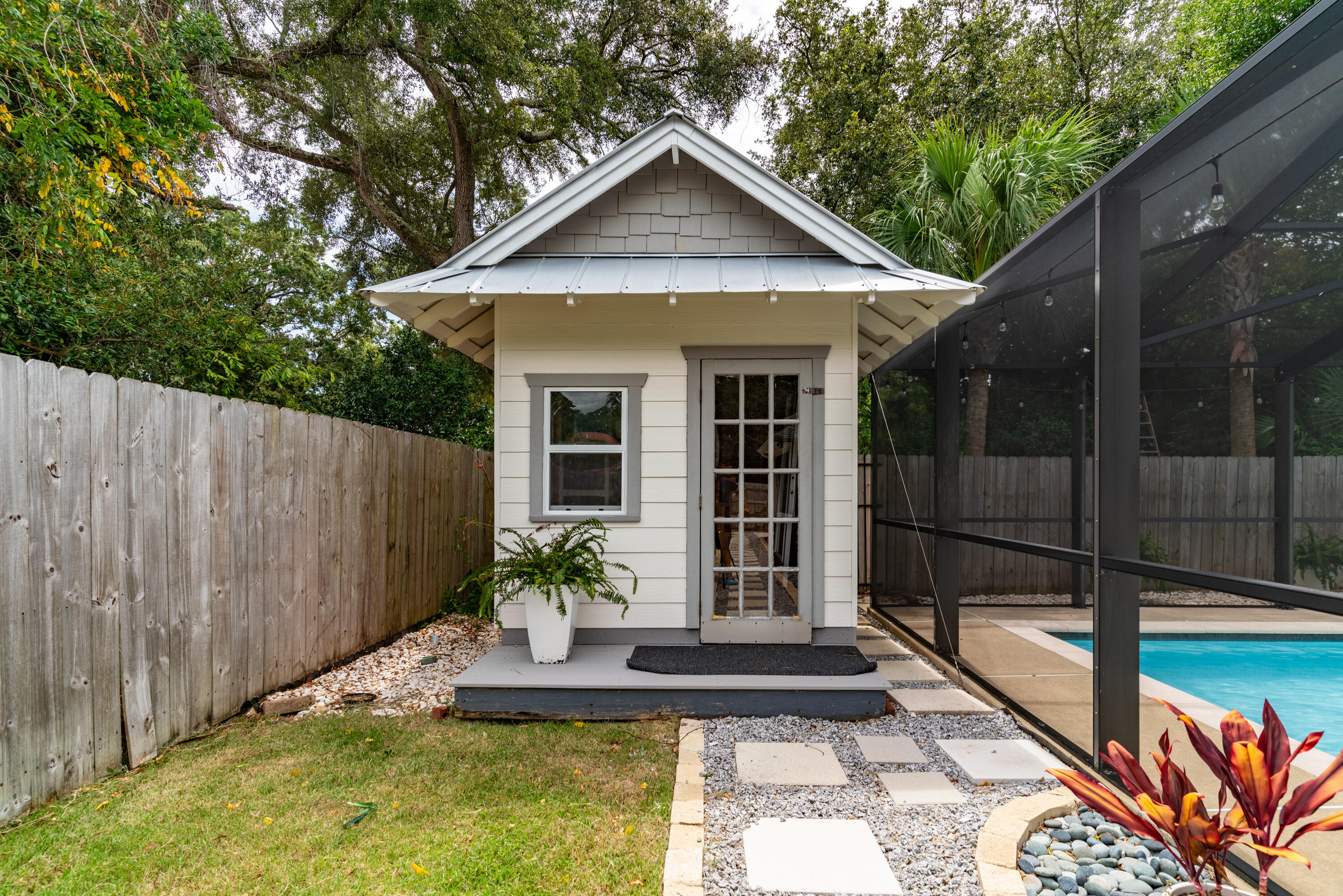 ELLIOTTS POINT - Residential