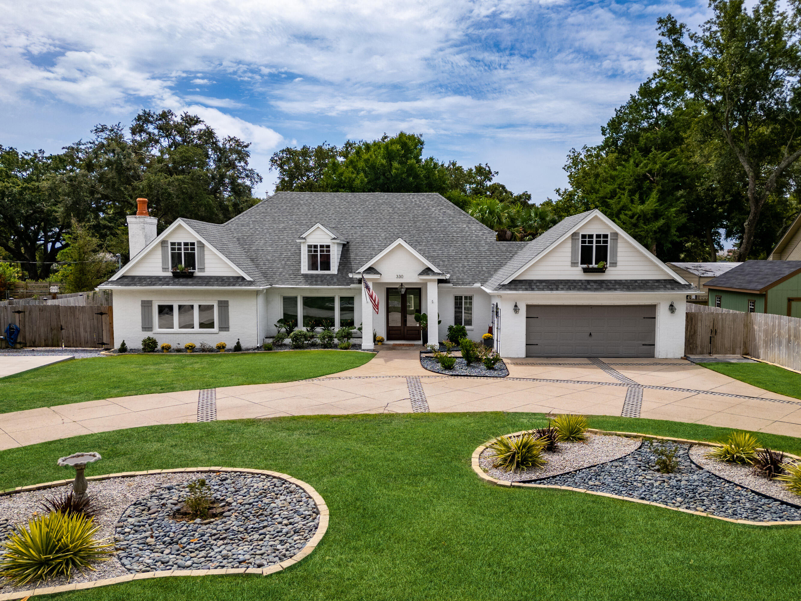 ELLIOTTS POINT - Residential