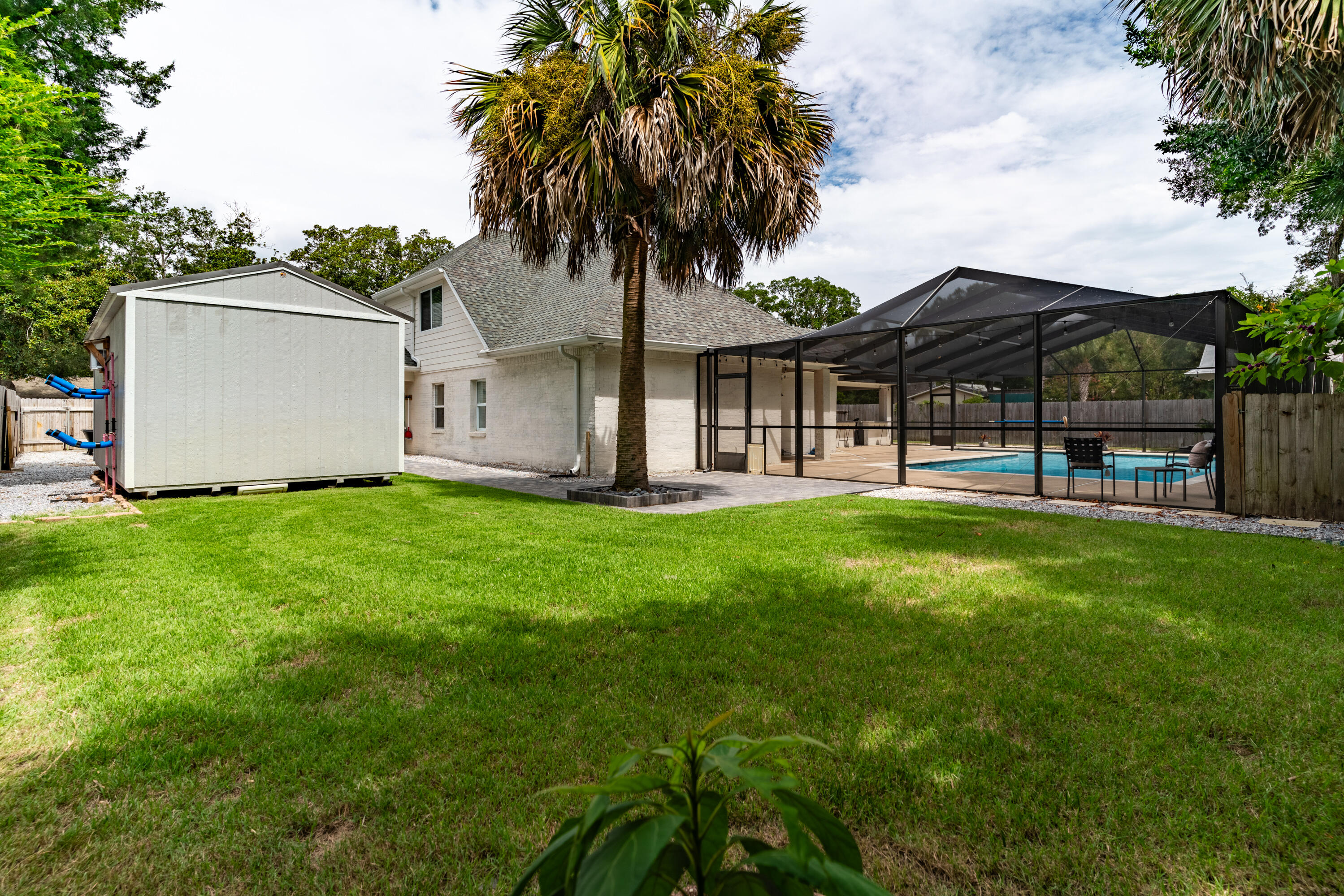 ELLIOTTS POINT - Residential