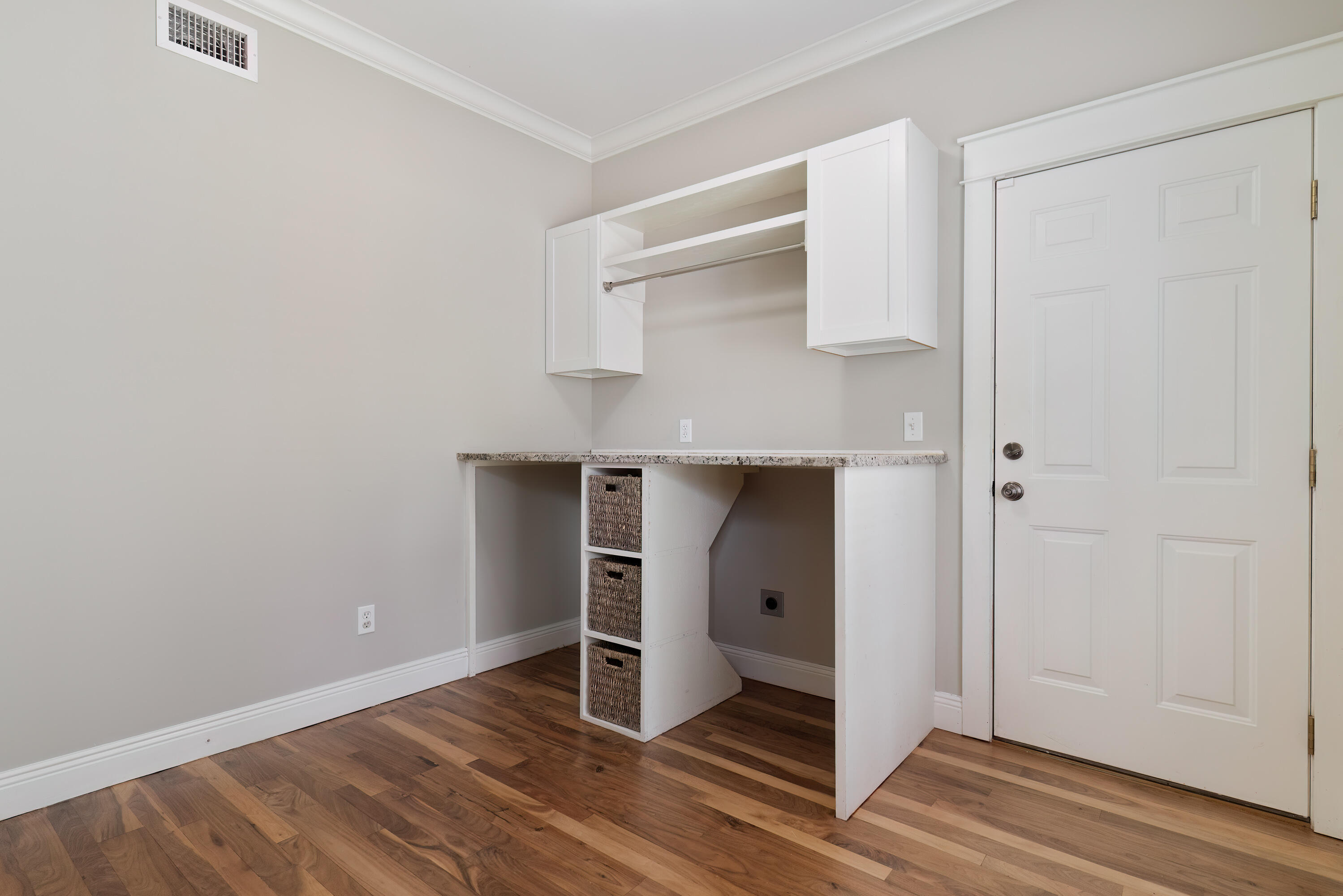 ELLIOTTS POINT - Residential