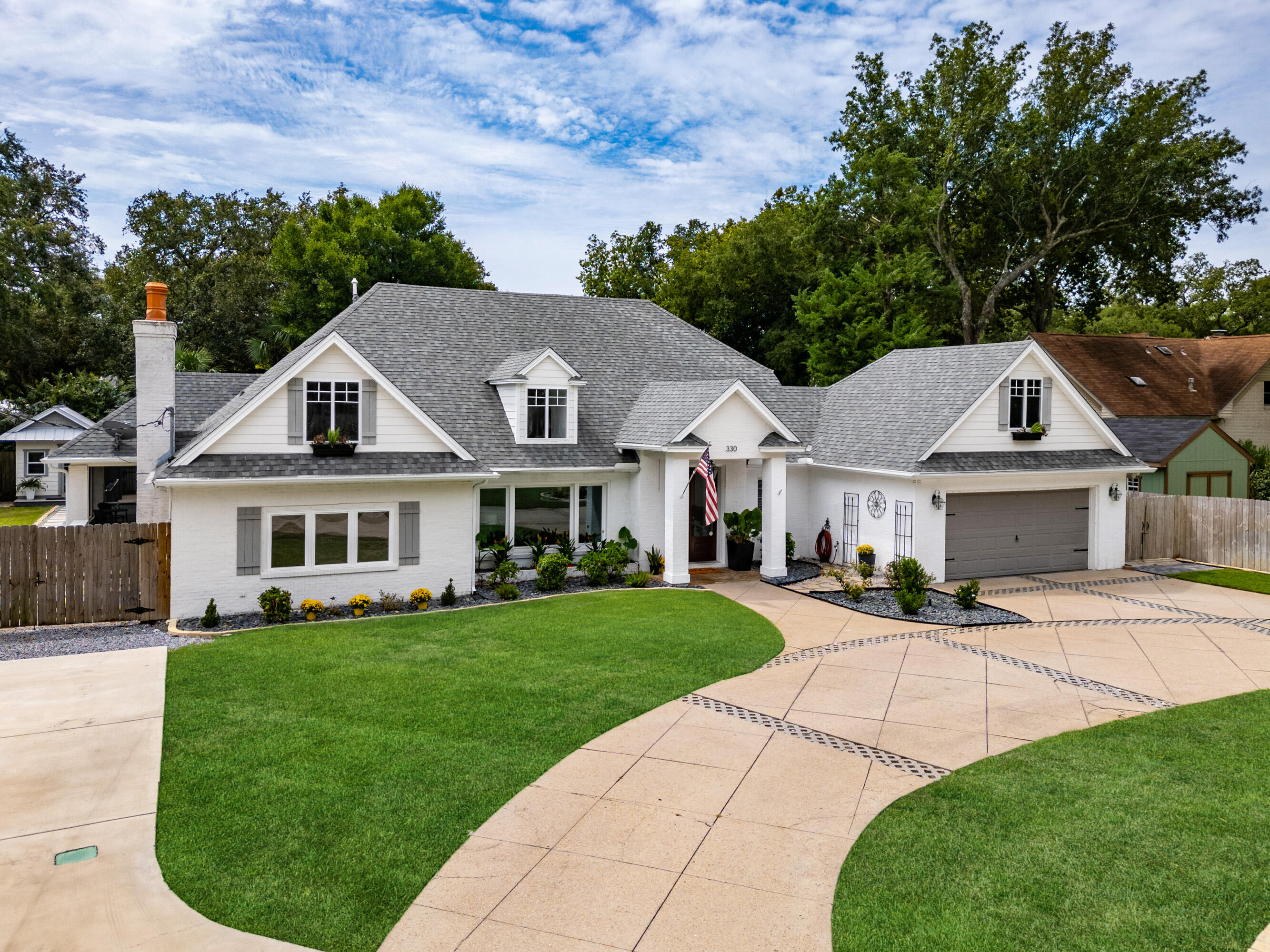 ELLIOTTS POINT - Residential