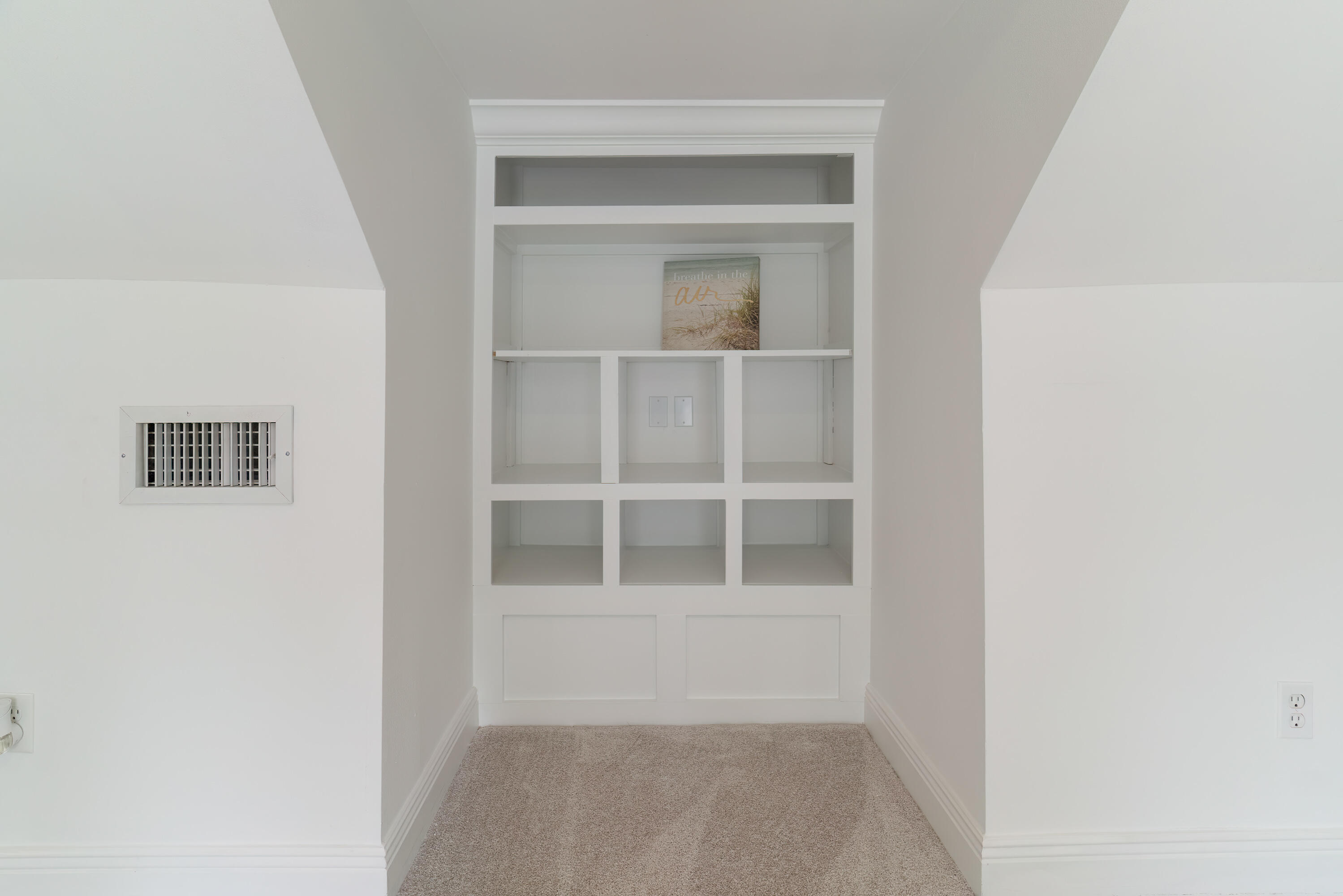 ELLIOTTS POINT - Residential