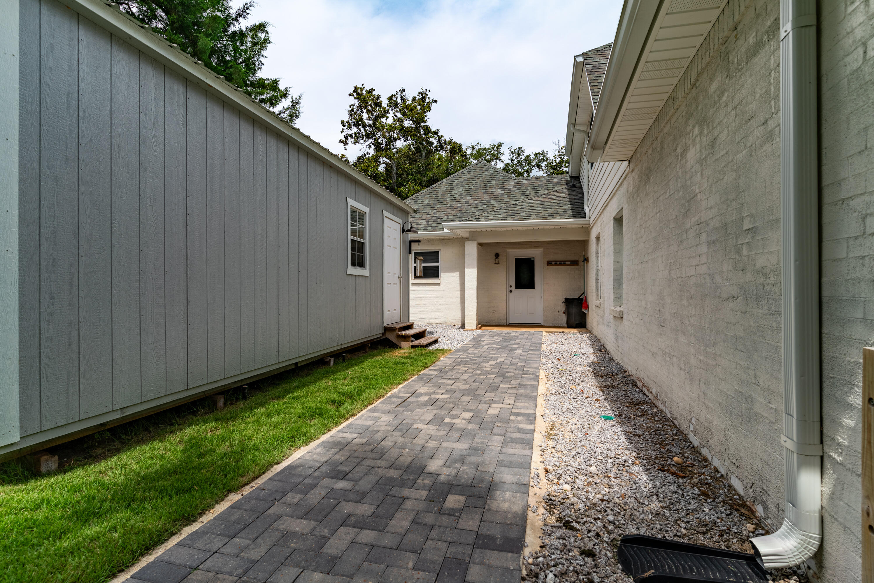 ELLIOTTS POINT - Residential