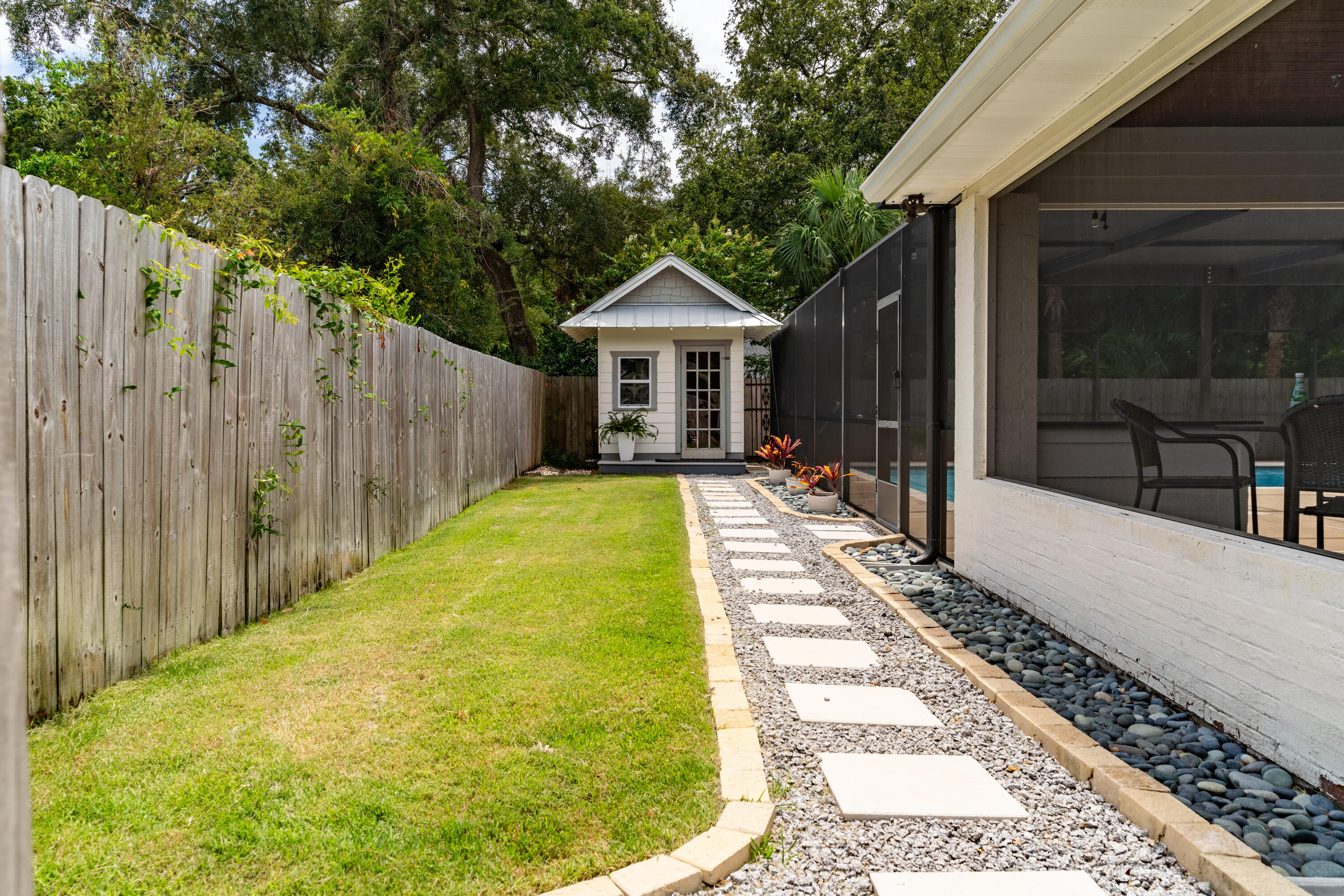 ELLIOTTS POINT - Residential