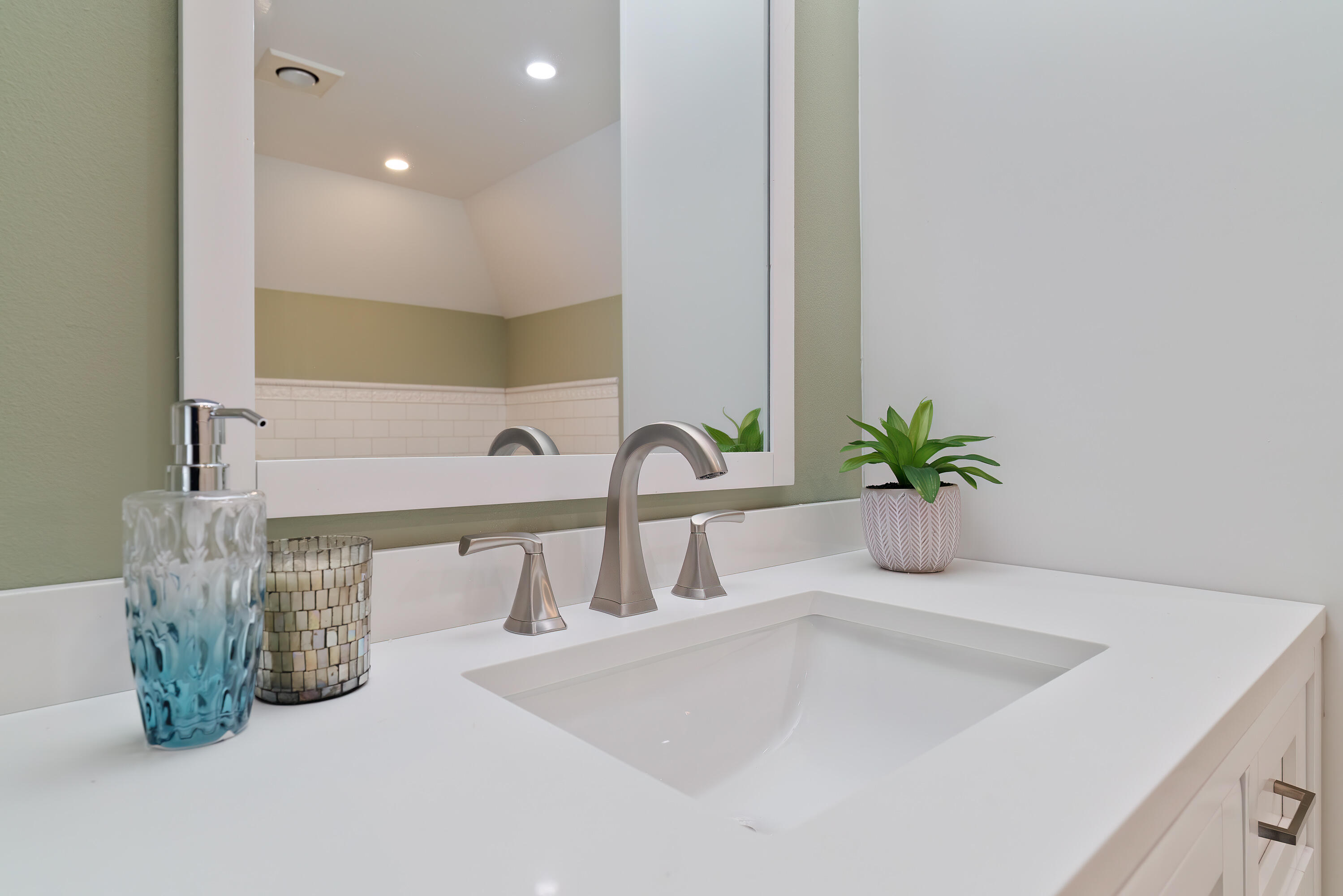 ELLIOTTS POINT - Residential