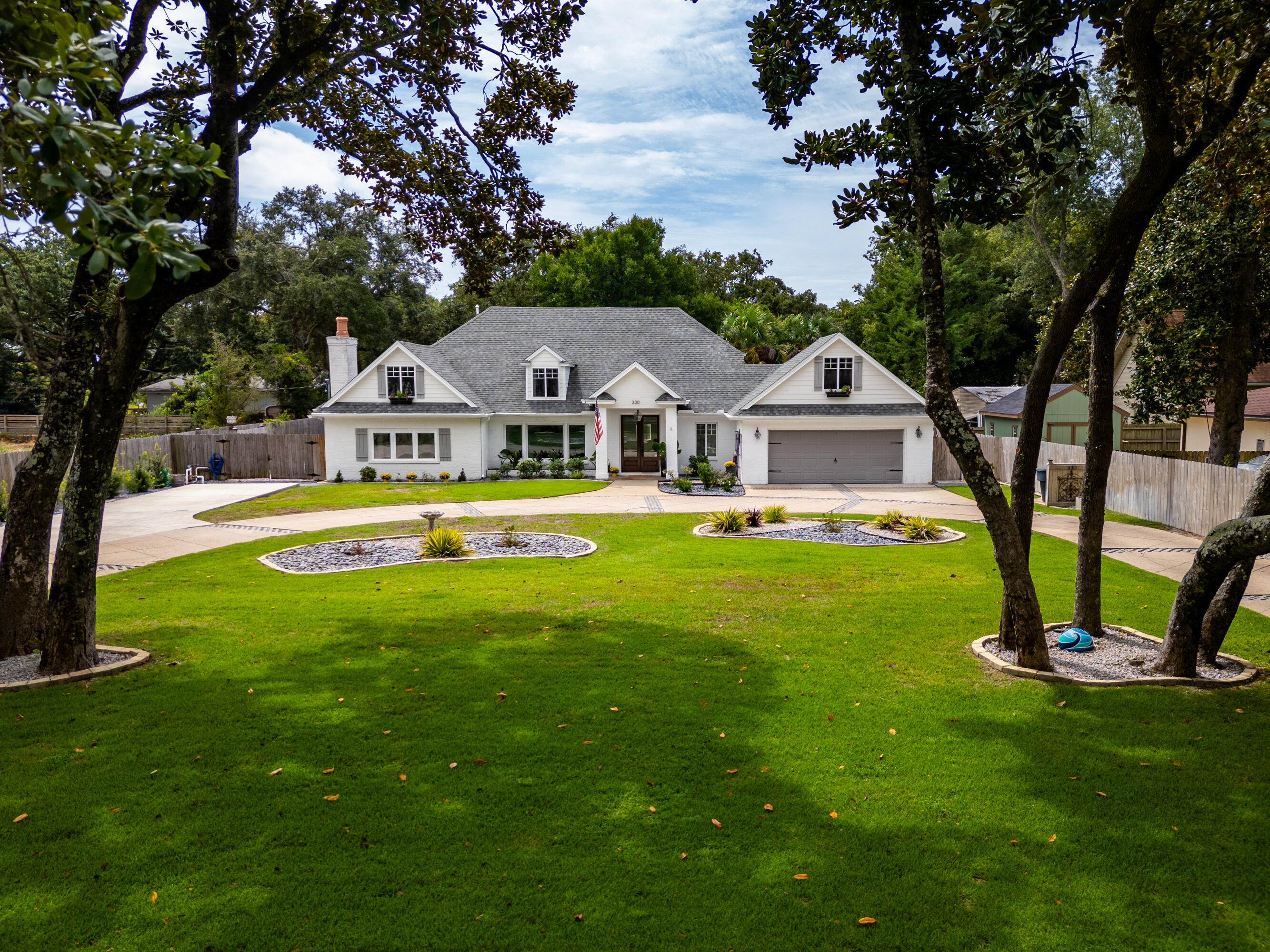 ELLIOTTS POINT - Residential