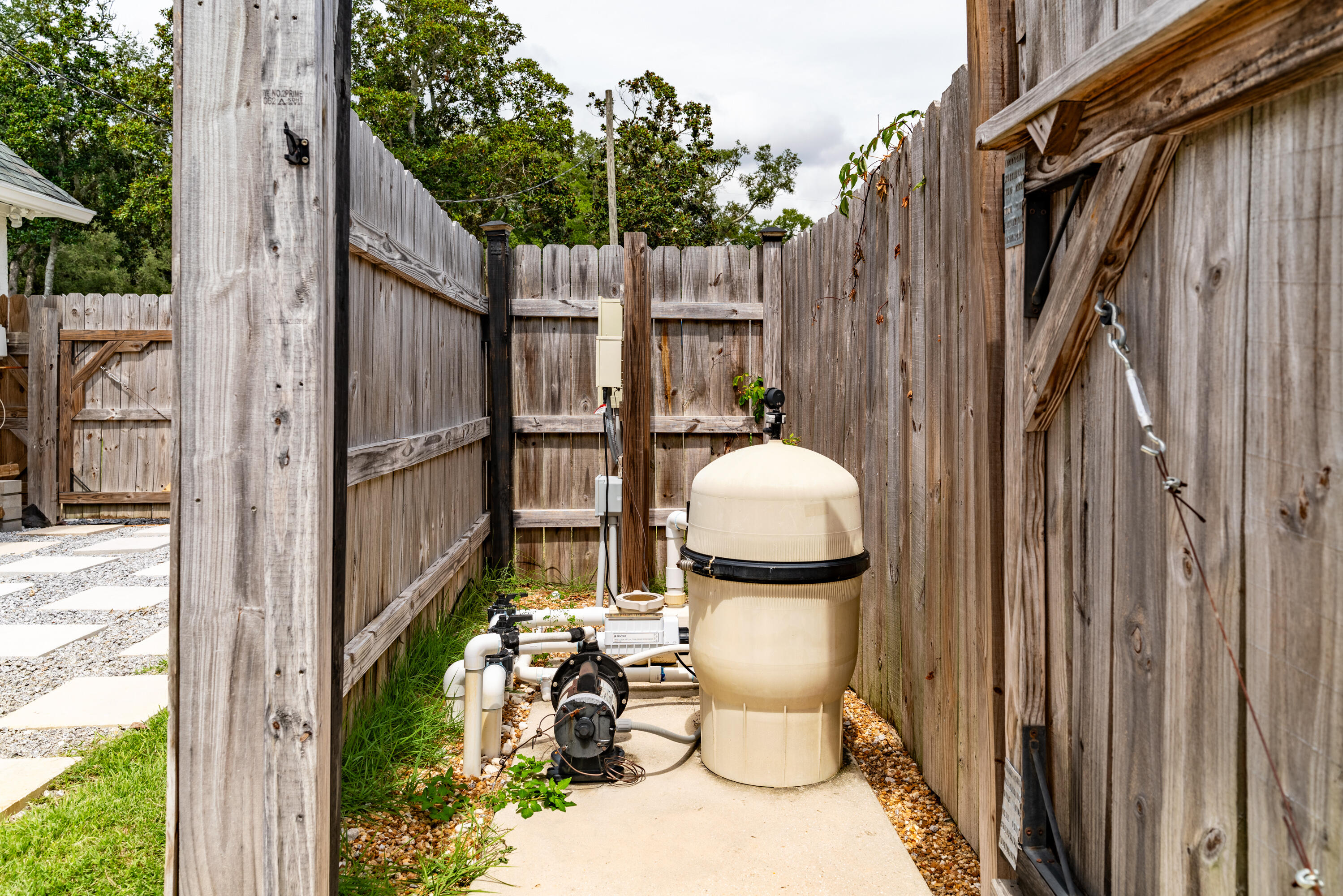 ELLIOTTS POINT - Residential