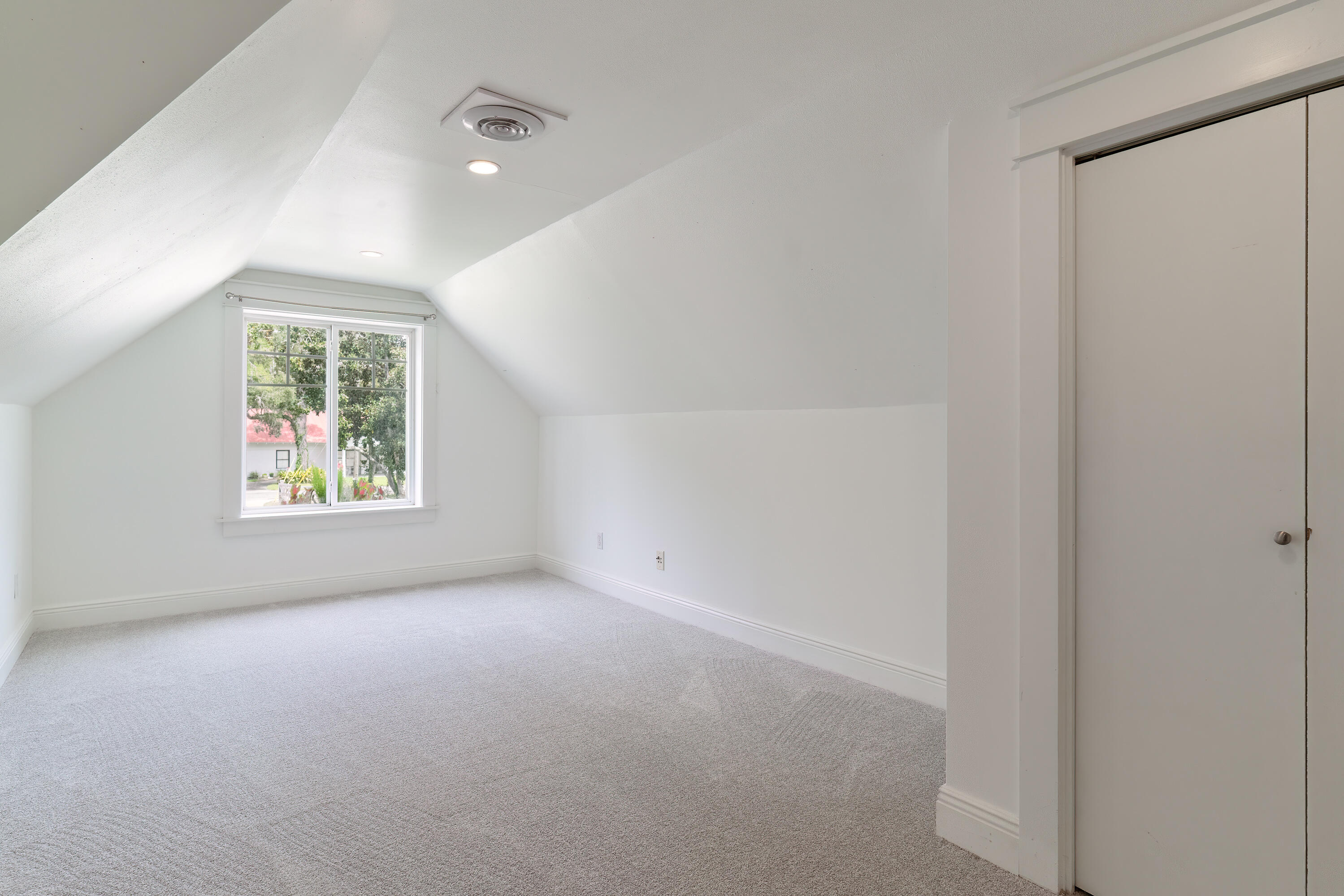 ELLIOTTS POINT - Residential