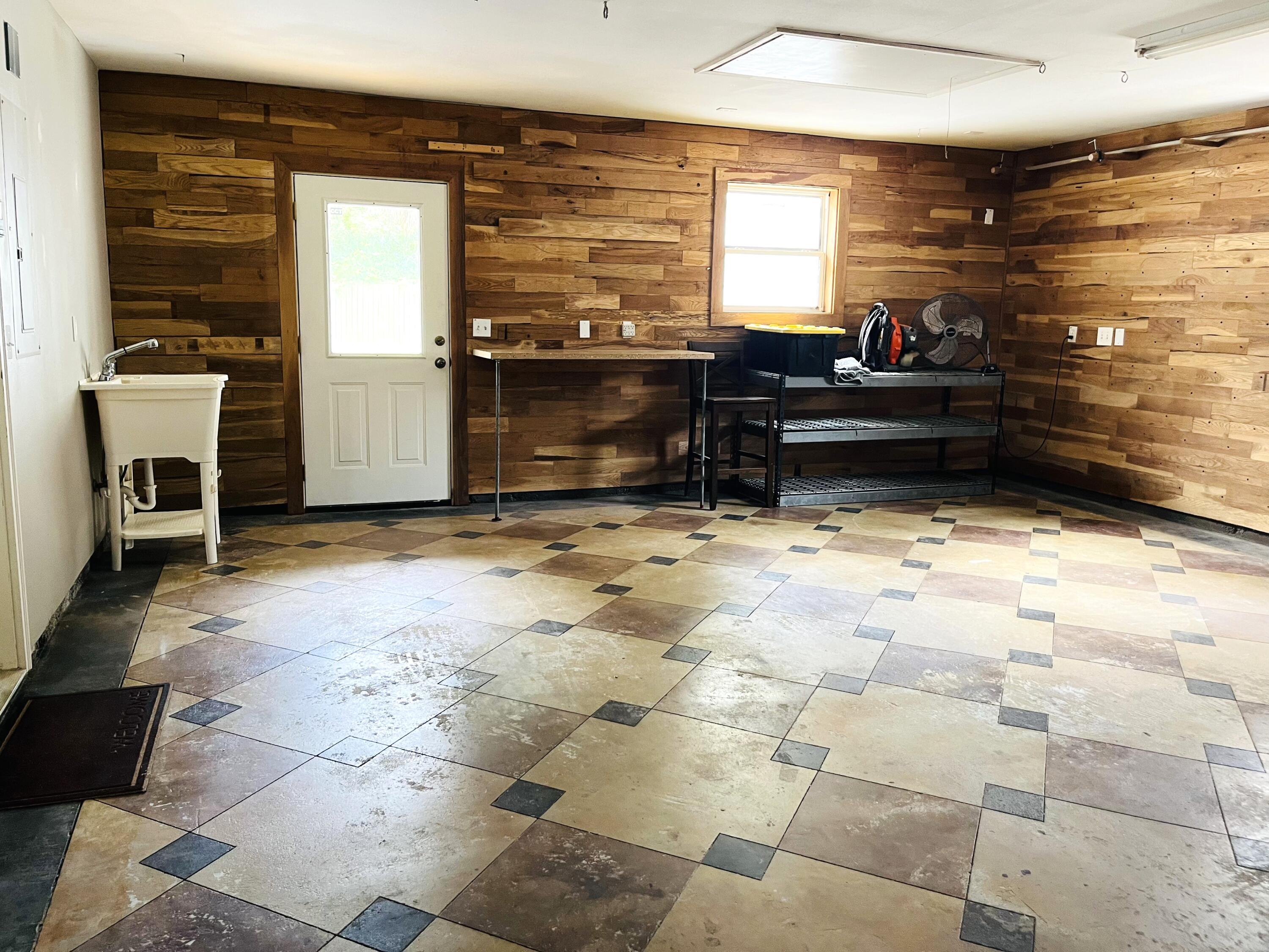 ELLIOTTS POINT - Residential