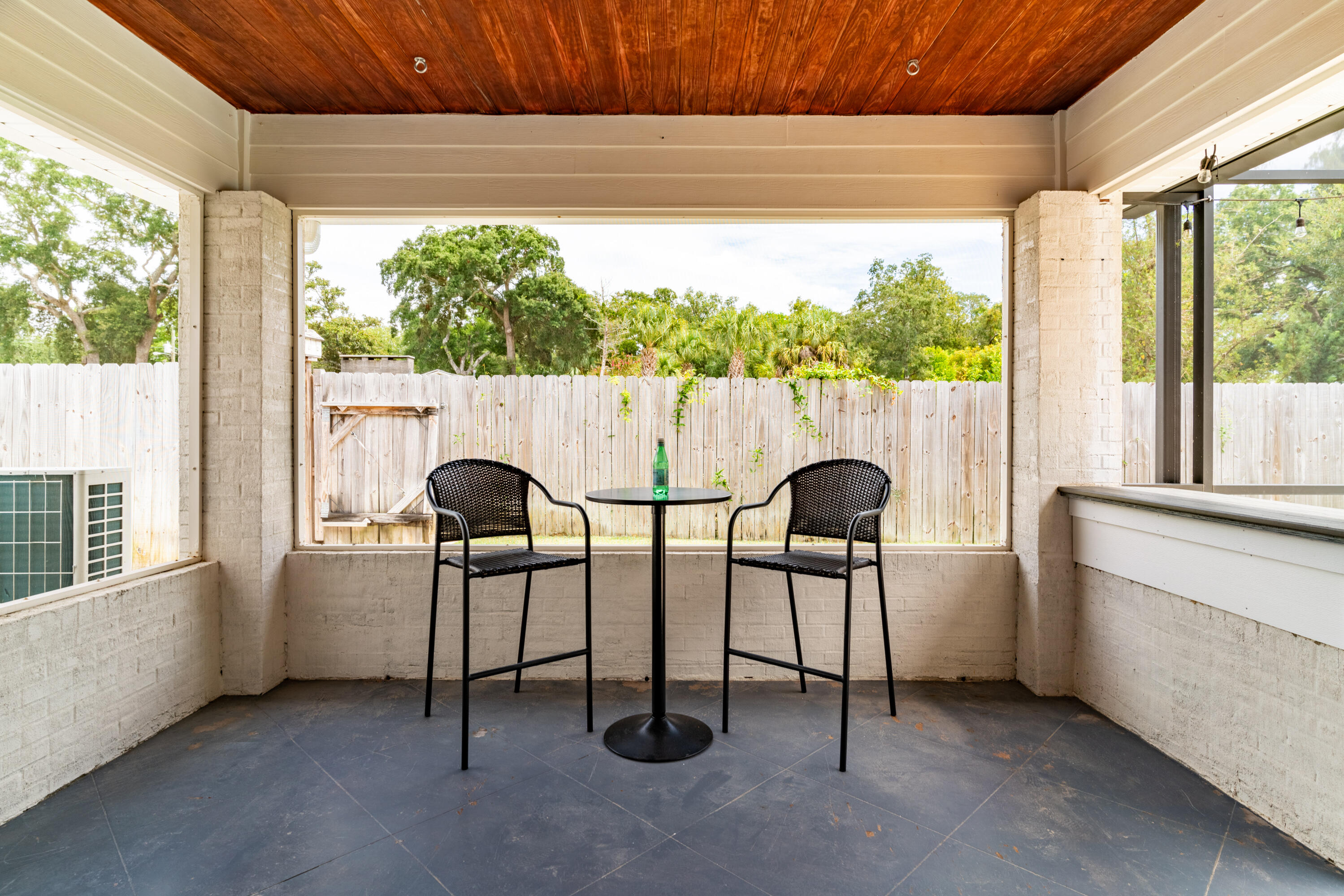 ELLIOTTS POINT - Residential