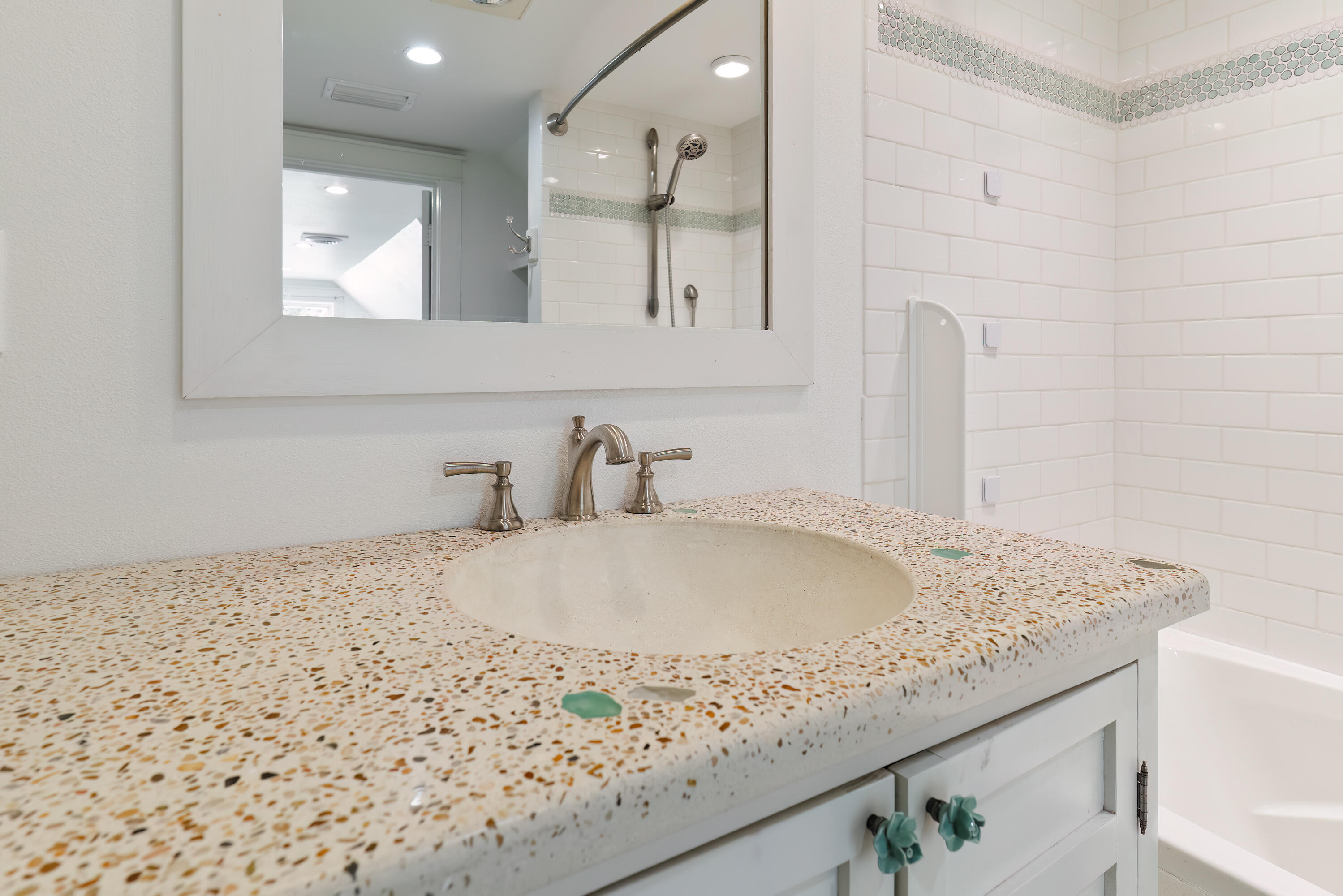 ELLIOTTS POINT - Residential