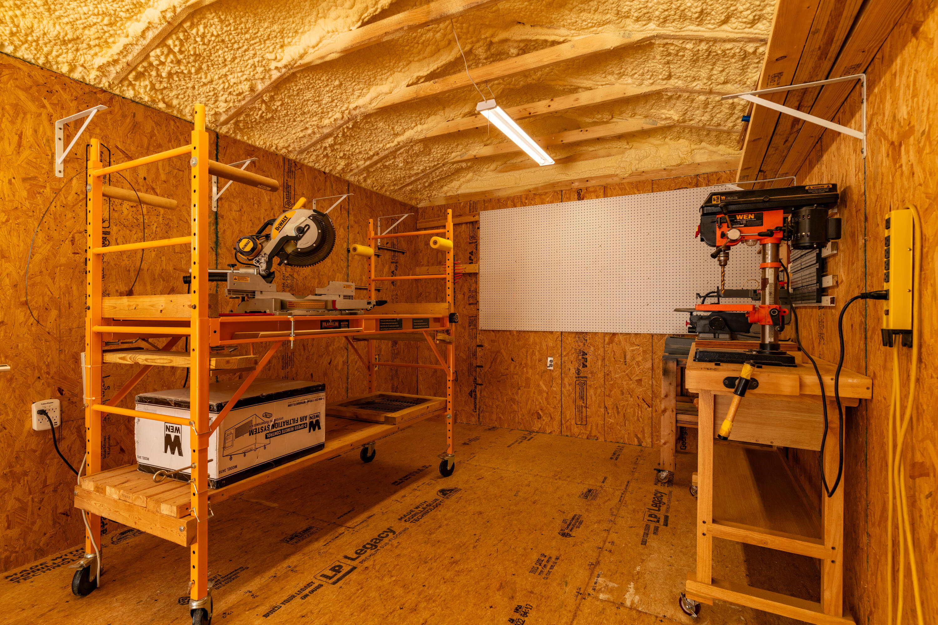 ELLIOTTS POINT - Residential