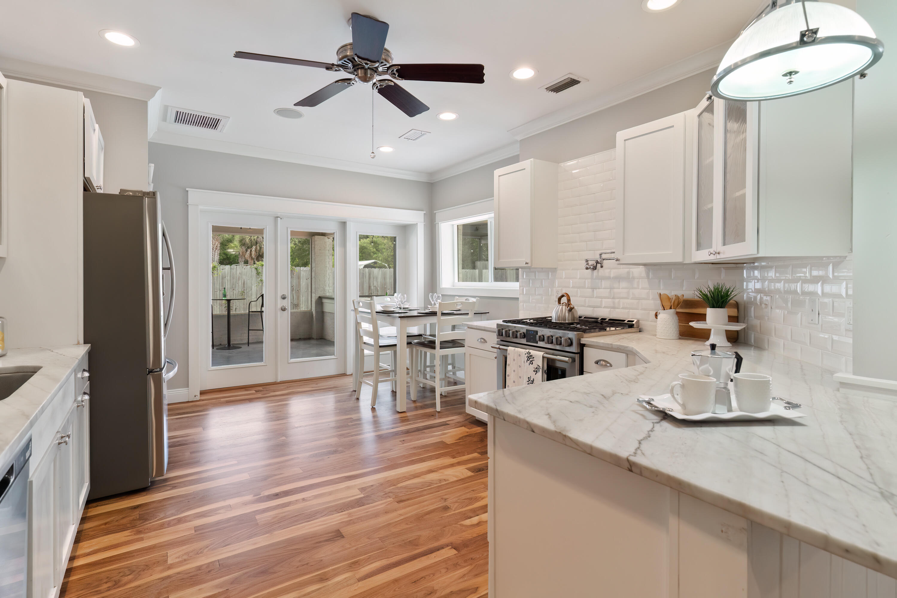 ELLIOTTS POINT - Residential