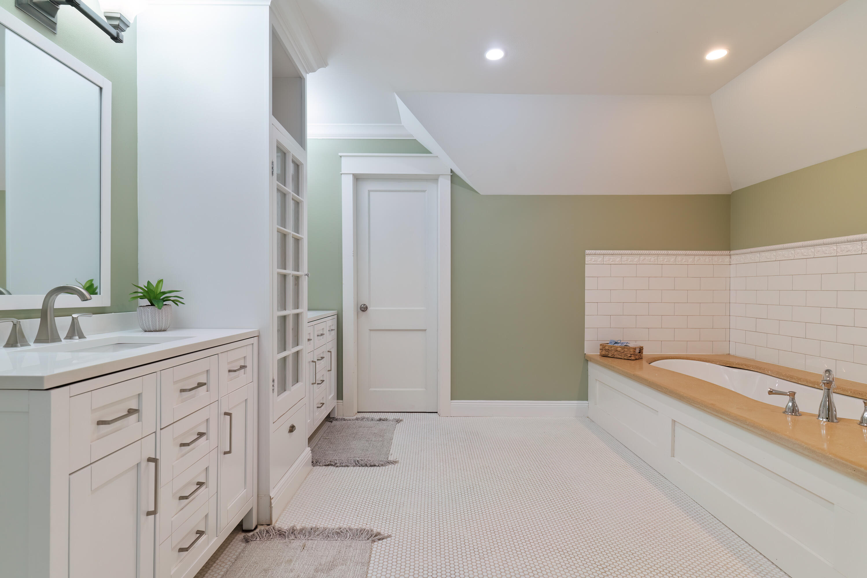 ELLIOTTS POINT - Residential