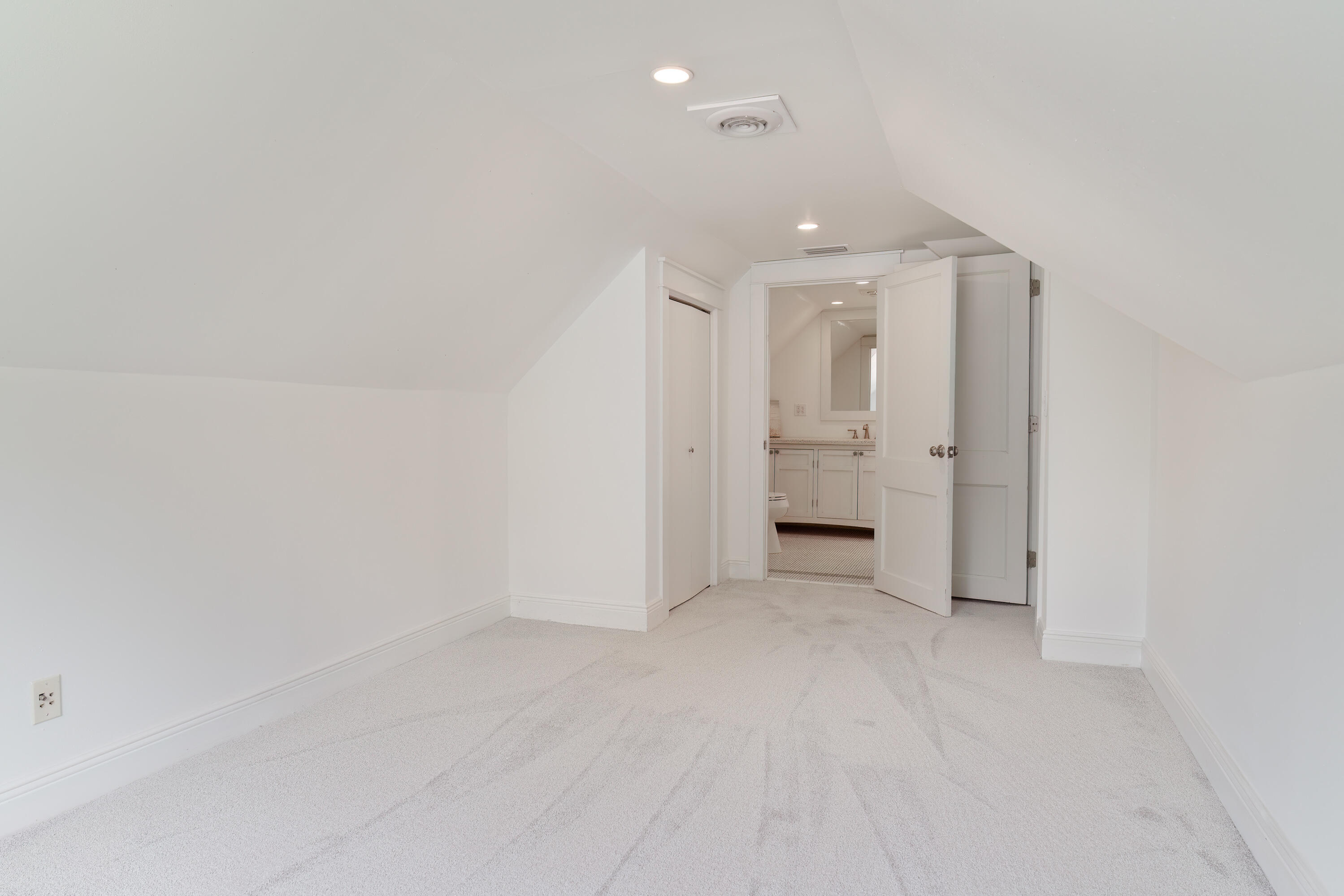 ELLIOTTS POINT - Residential