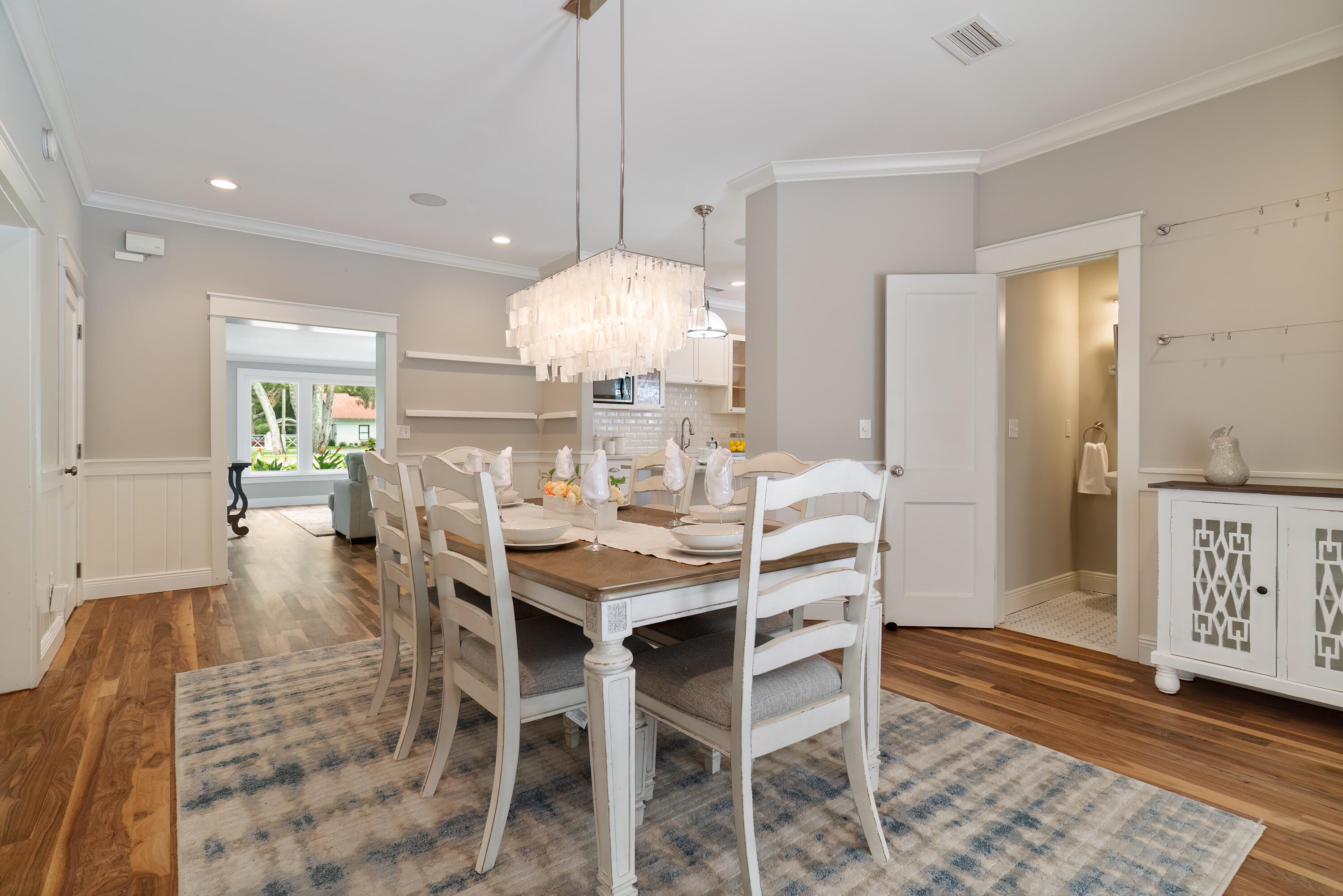 ELLIOTTS POINT - Residential