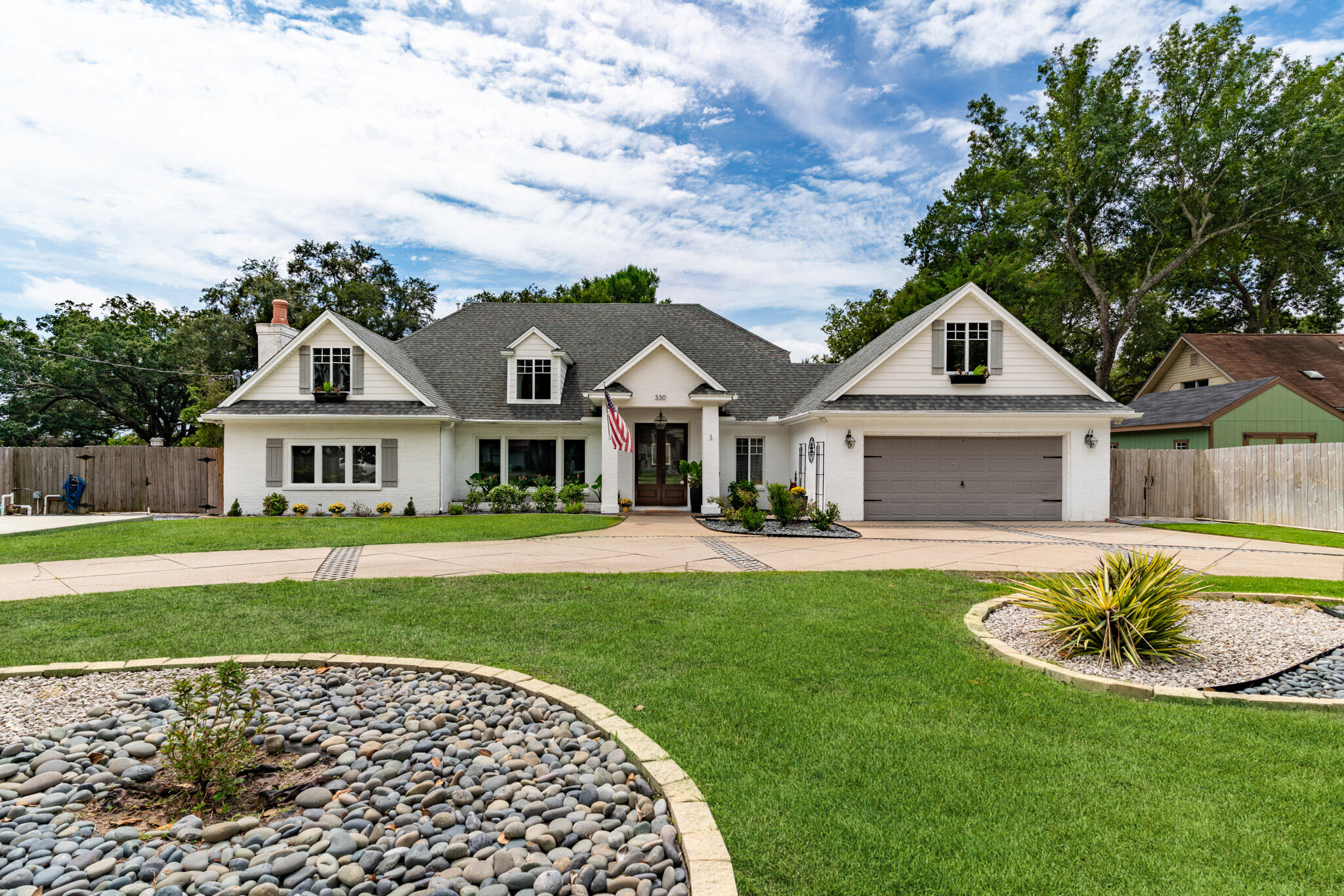 ELLIOTTS POINT - Residential