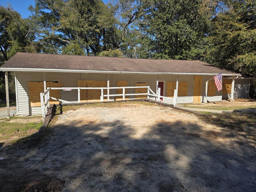 Triplex on half acre,  All needs work . Electrical , plumbing etc. currently all units are vacant. sold as is