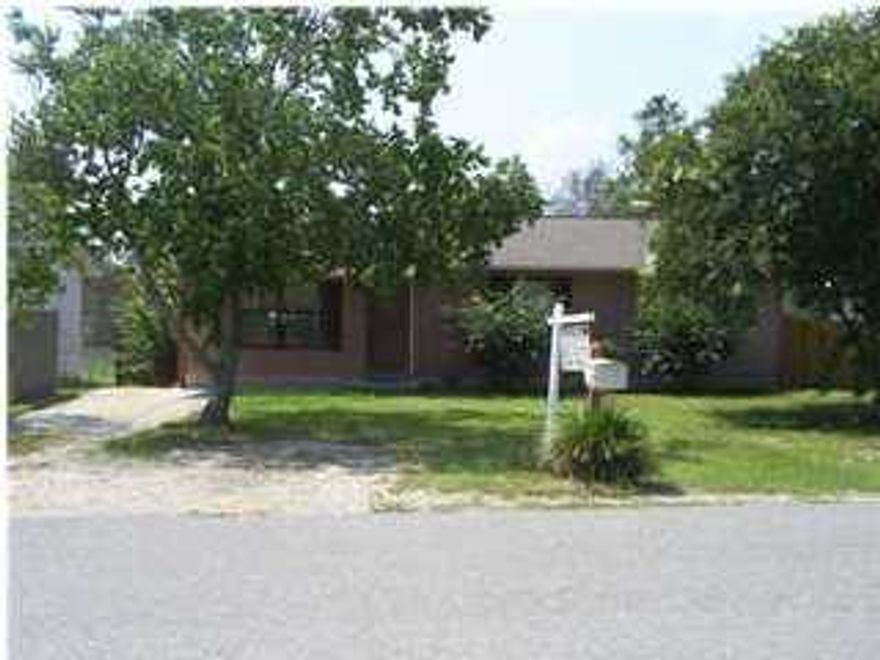 Cute home conveniently located only about 3 miles west of Hurlburt. Great back deck! Privacy fenced back yard. Skylights.....tile in foyer, kitchen and bathrooms....breakfast bar, neighborhood is close to everything. Call for appointment. No pets allowed and no smoking inside home.