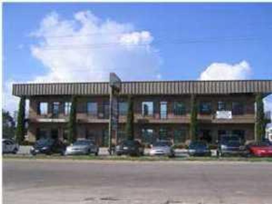 Conveniently located corner office space on the second floor facing Hollywood Blvd, great exposure, professional office space