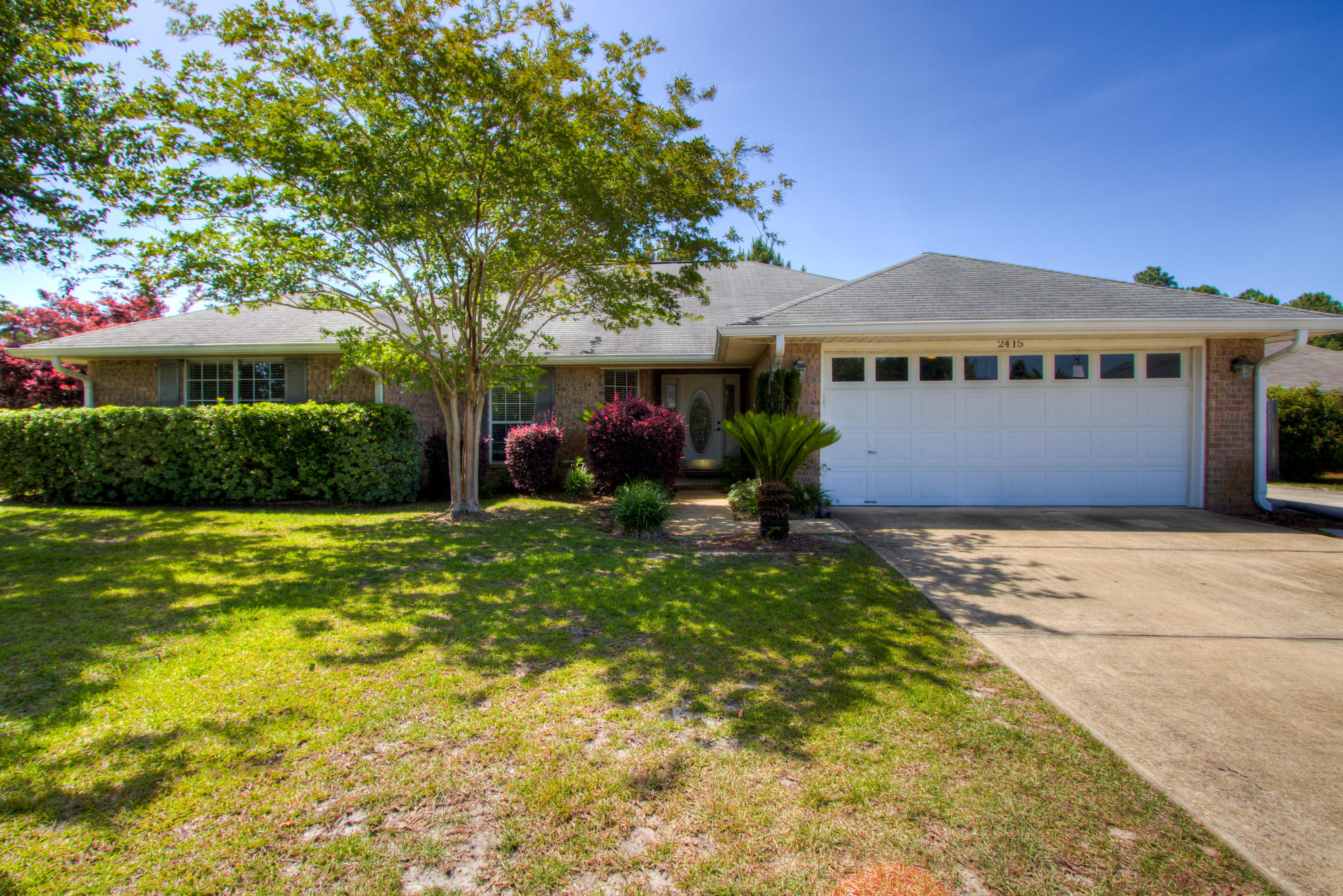 Lovely 3 bedroom 2 bath home just minutes from Hurlburt Field. Features Brazilian Oak hardwood floors, corner wood burning fireplace, open floor plan, plant ledges, and large back yard with storage building. Master bath is stunning with Jacuzzi tub and separate tile stand up shower. Just minutes from the world's most beautiful beaches, schools, shopping, and Hurlburt Field AFB. Don't miss it!