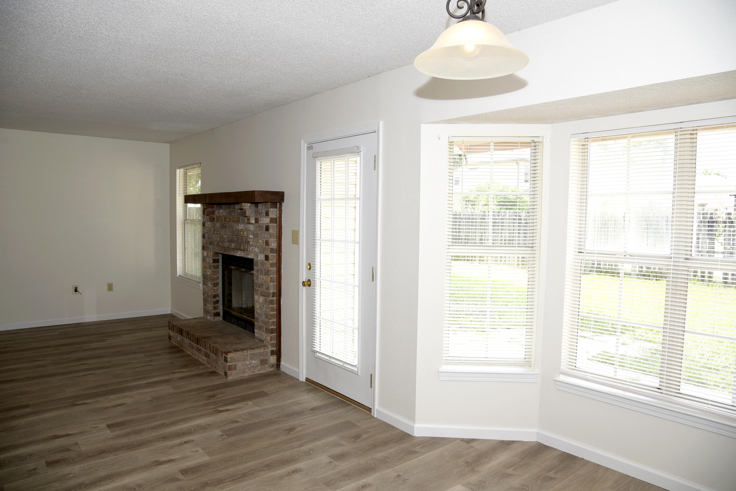 CRYSTAL LAKE ESTATES - Residential Lease