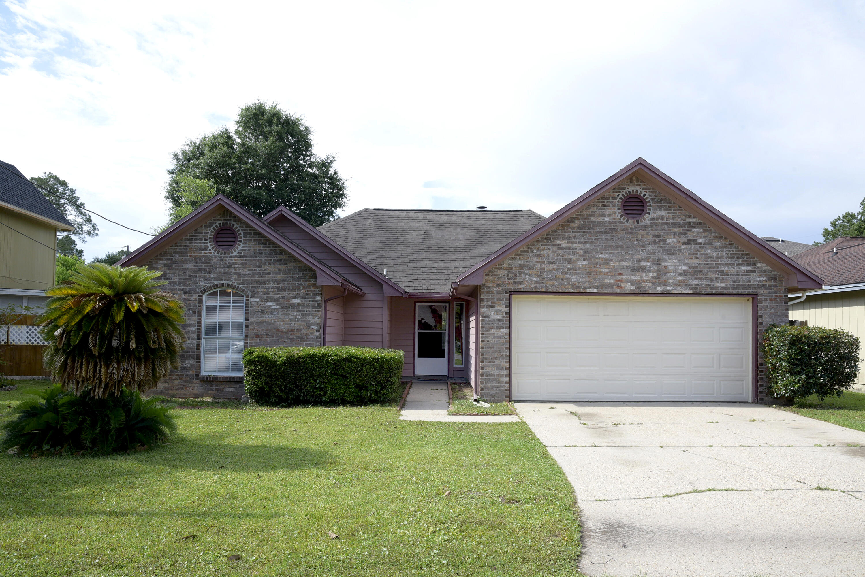 CRYSTAL LAKE ESTATES - Residential Lease