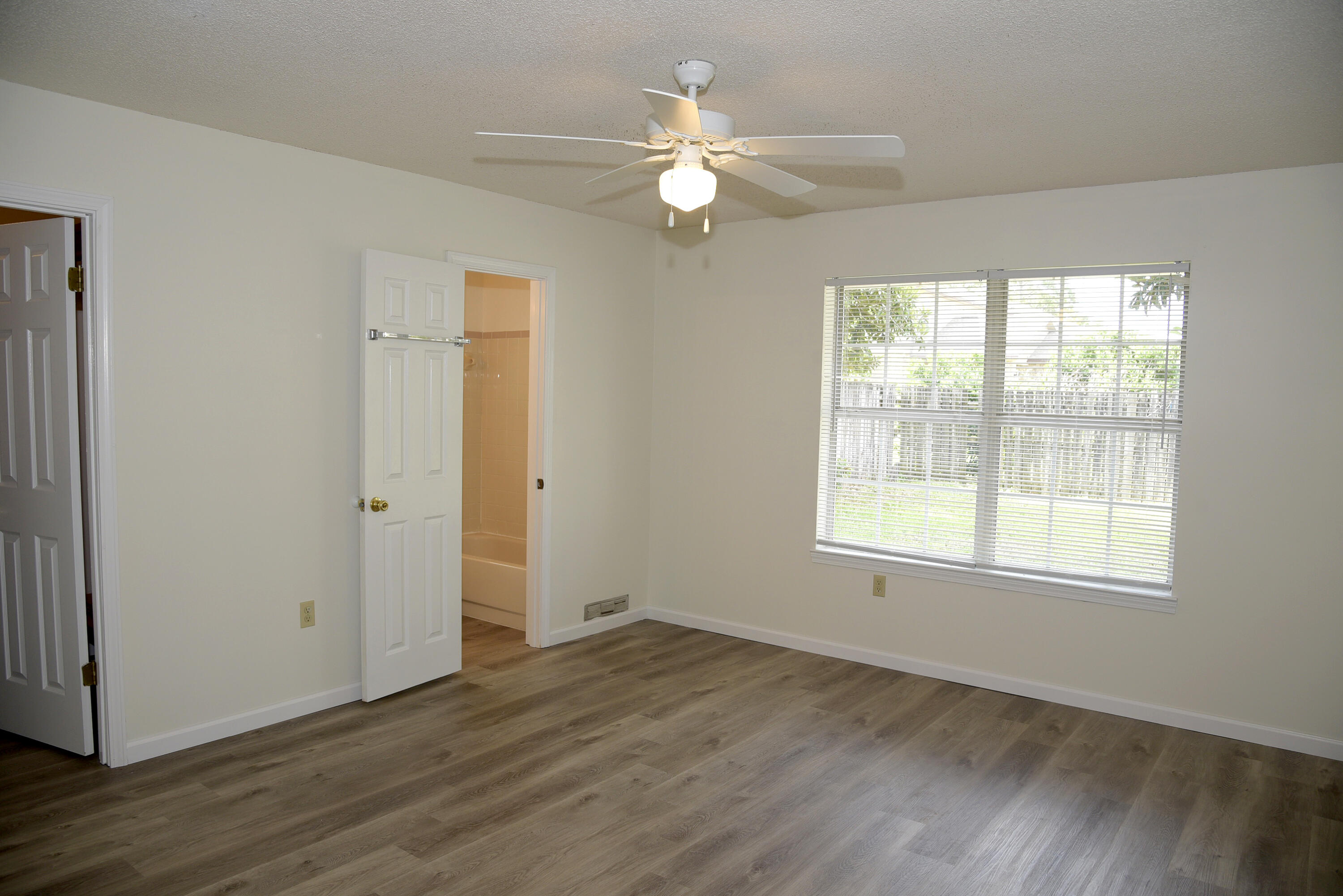 CRYSTAL LAKE ESTATES - Residential Lease