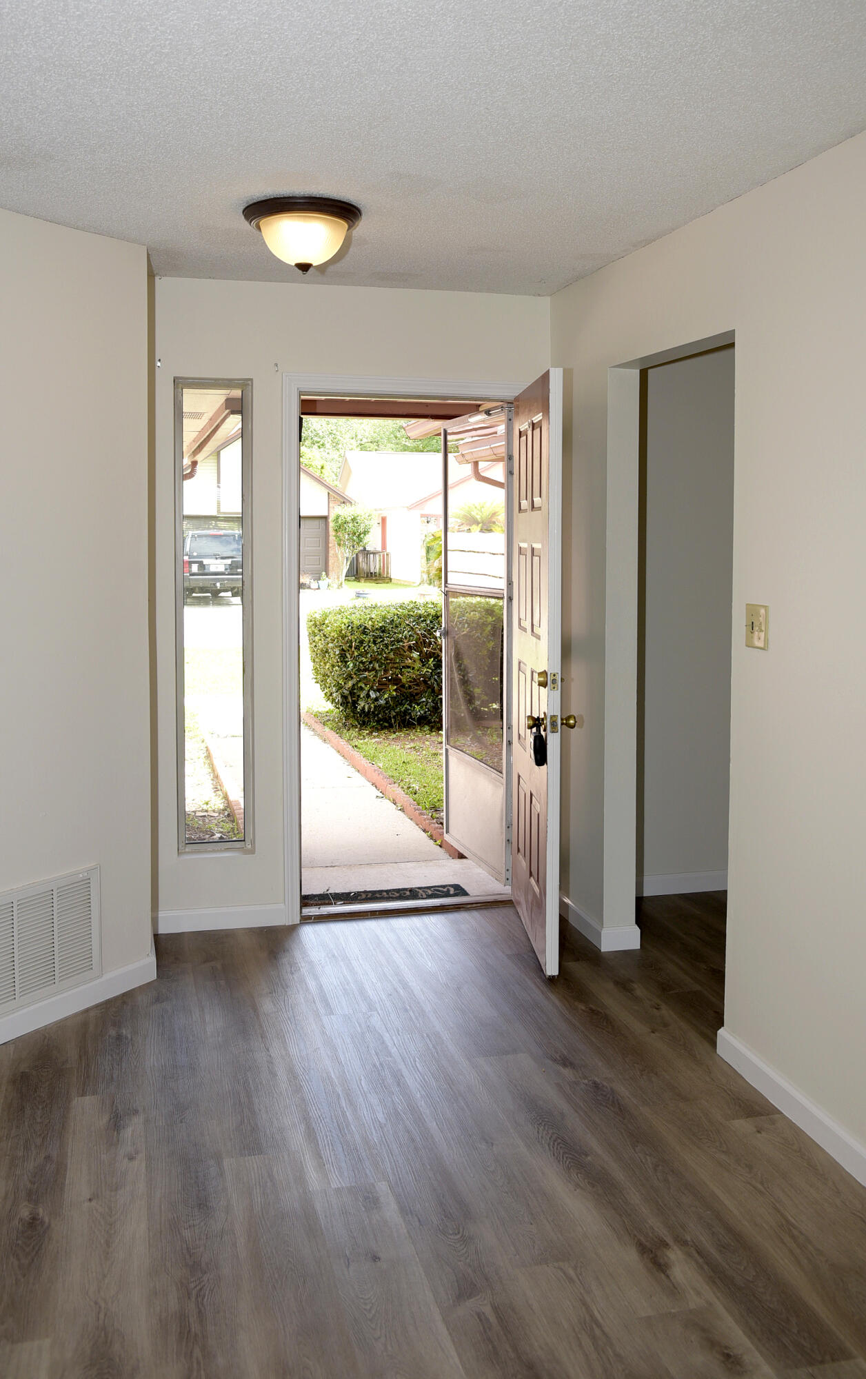 CRYSTAL LAKE ESTATES - Residential Lease