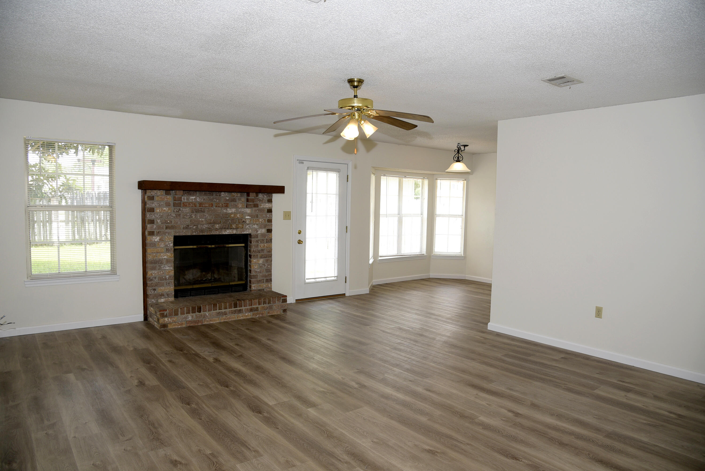 CRYSTAL LAKE ESTATES - Residential Lease