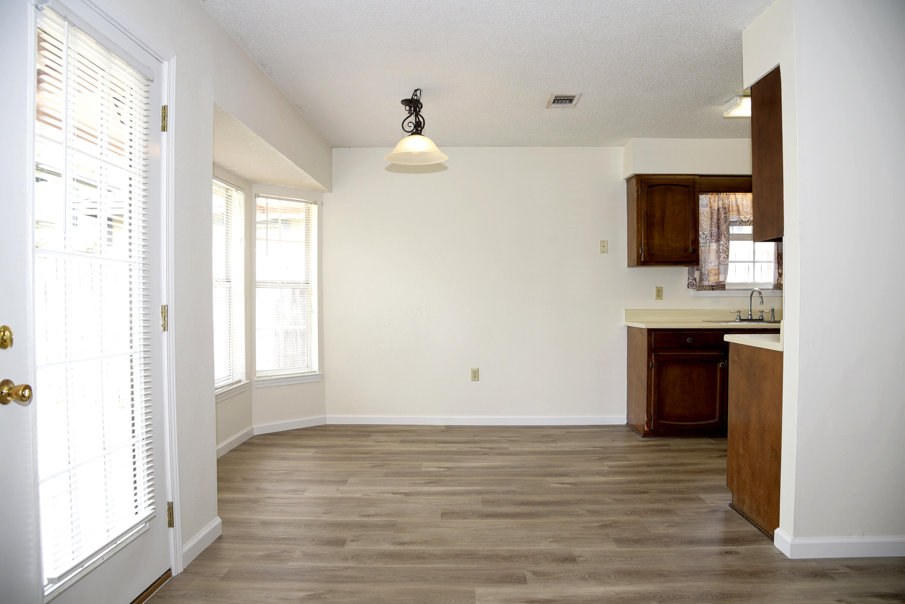 CRYSTAL LAKE ESTATES - Residential Lease