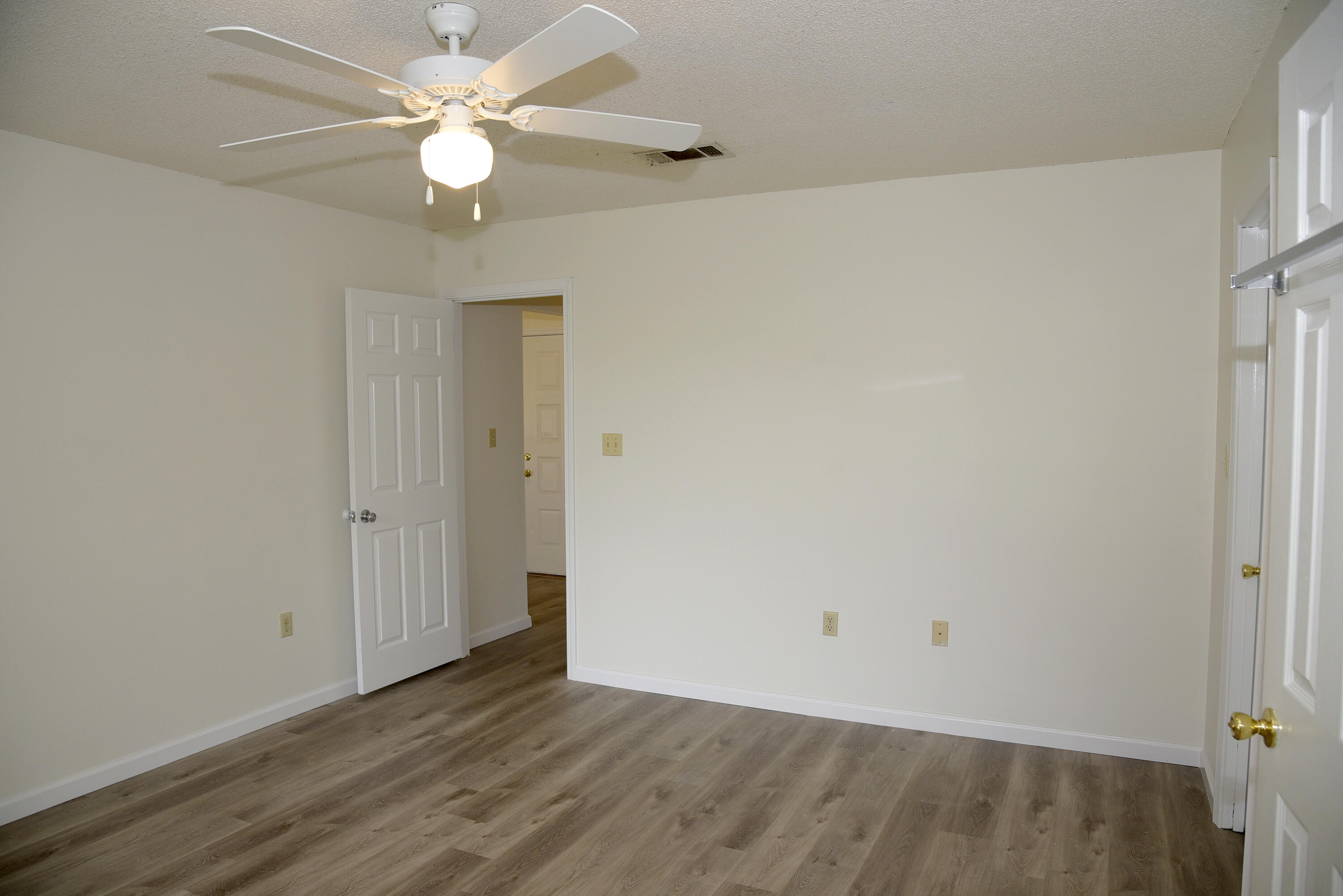 CRYSTAL LAKE ESTATES - Residential Lease