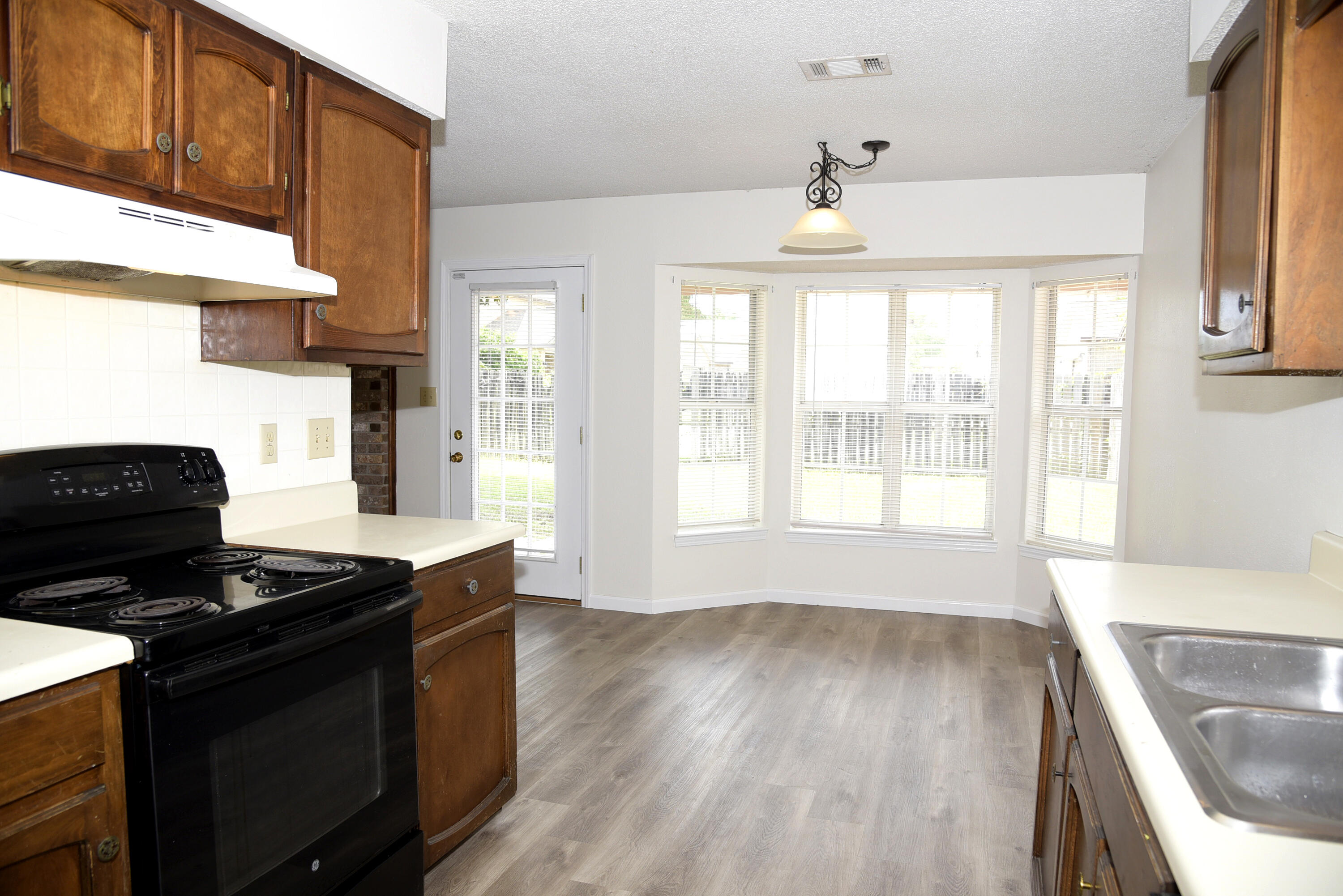 CRYSTAL LAKE ESTATES - Residential Lease