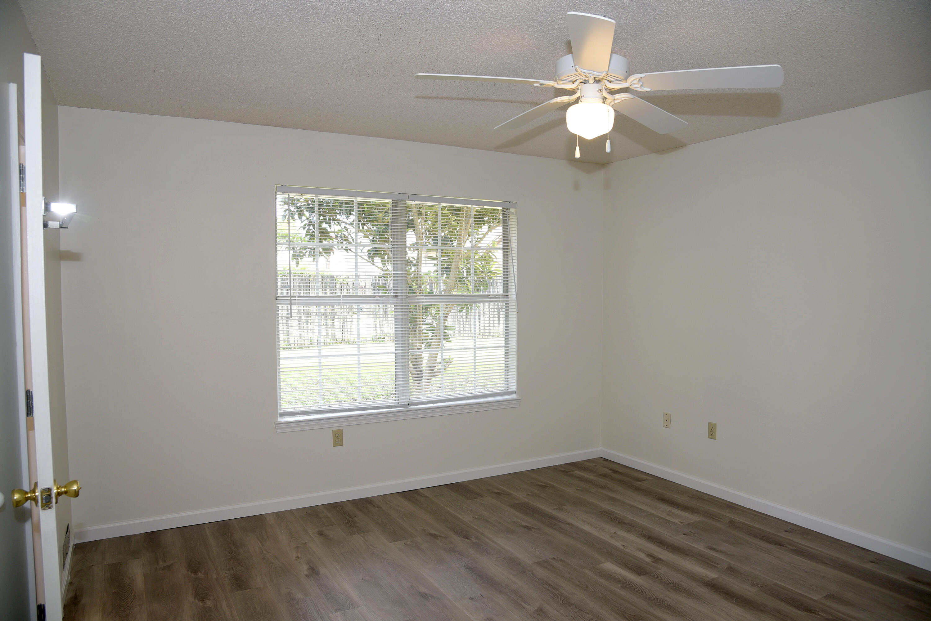 CRYSTAL LAKE ESTATES - Residential Lease