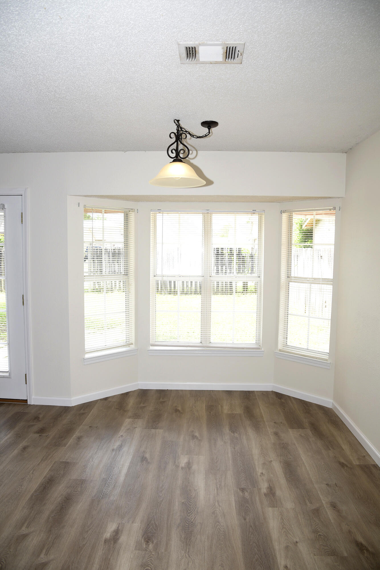 CRYSTAL LAKE ESTATES - Residential Lease