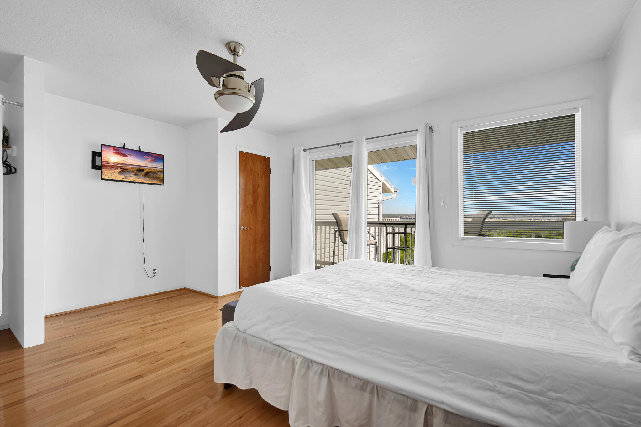 SANDCASTLE BEACH HOMES - Residential