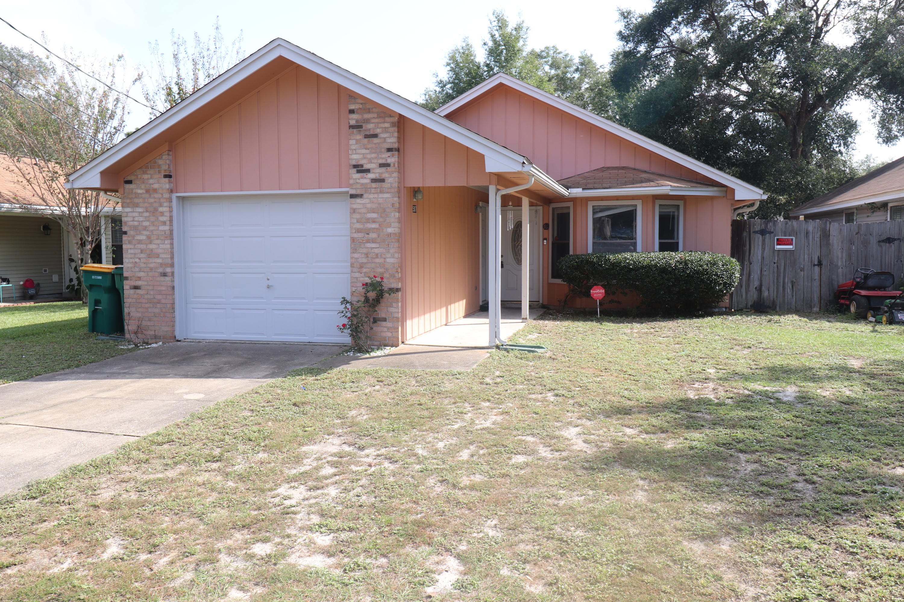 Great home in a great location! Close to both bases and minutes from the beach. This home would be great for the first time homebuyer, investor, or as a family home. This home also has a Brand new Air conditioning unit and stainless steel appliances that convey with the home. Call your favorite realtor and set an appointment to view today. Buyer to verify all measurements.