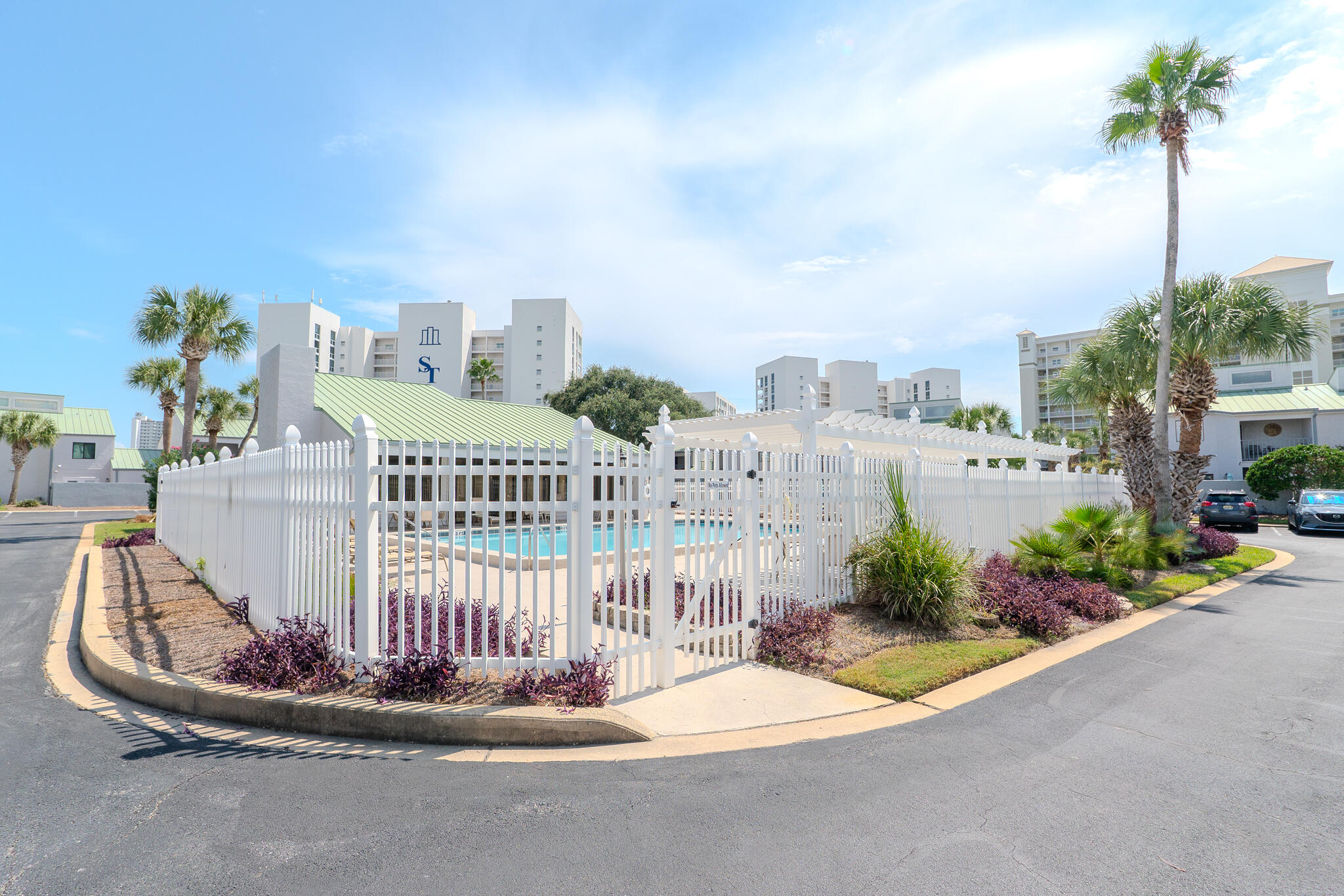 SHORELINE GARDENS T/H - Residential