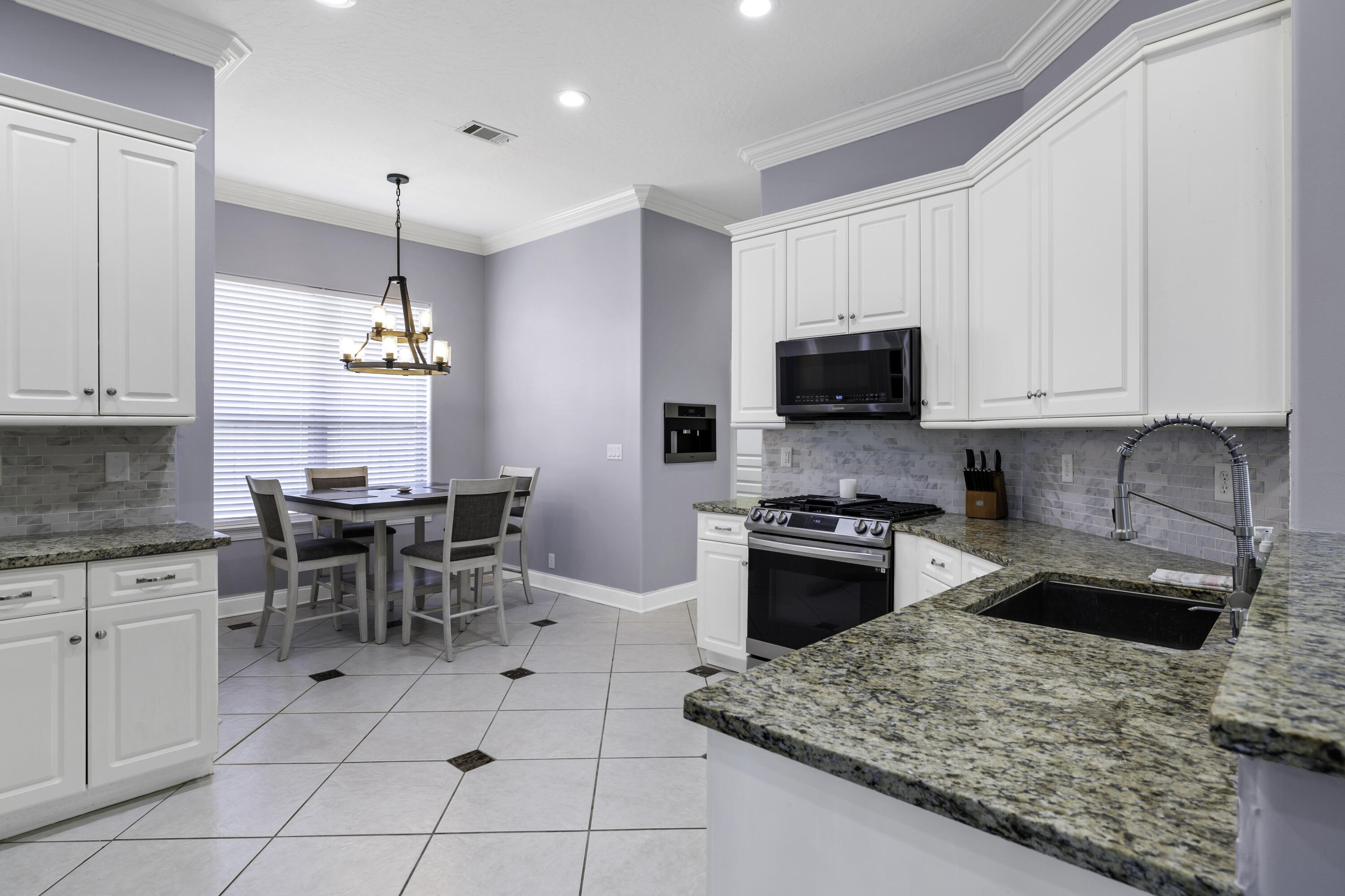 EMERALD LAKES PH 1 - Residential