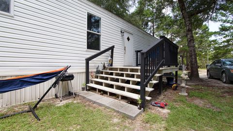 A home in DeFuniak Springs