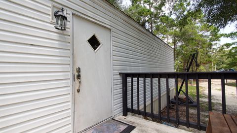 A home in DeFuniak Springs