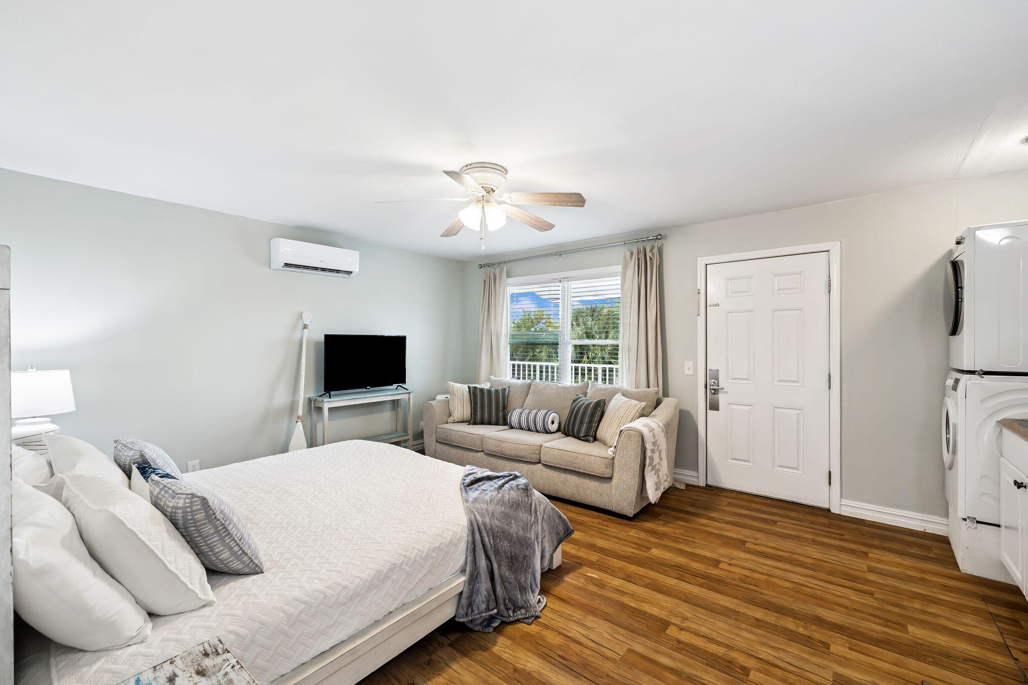 LAGUNA BEACH - Residential