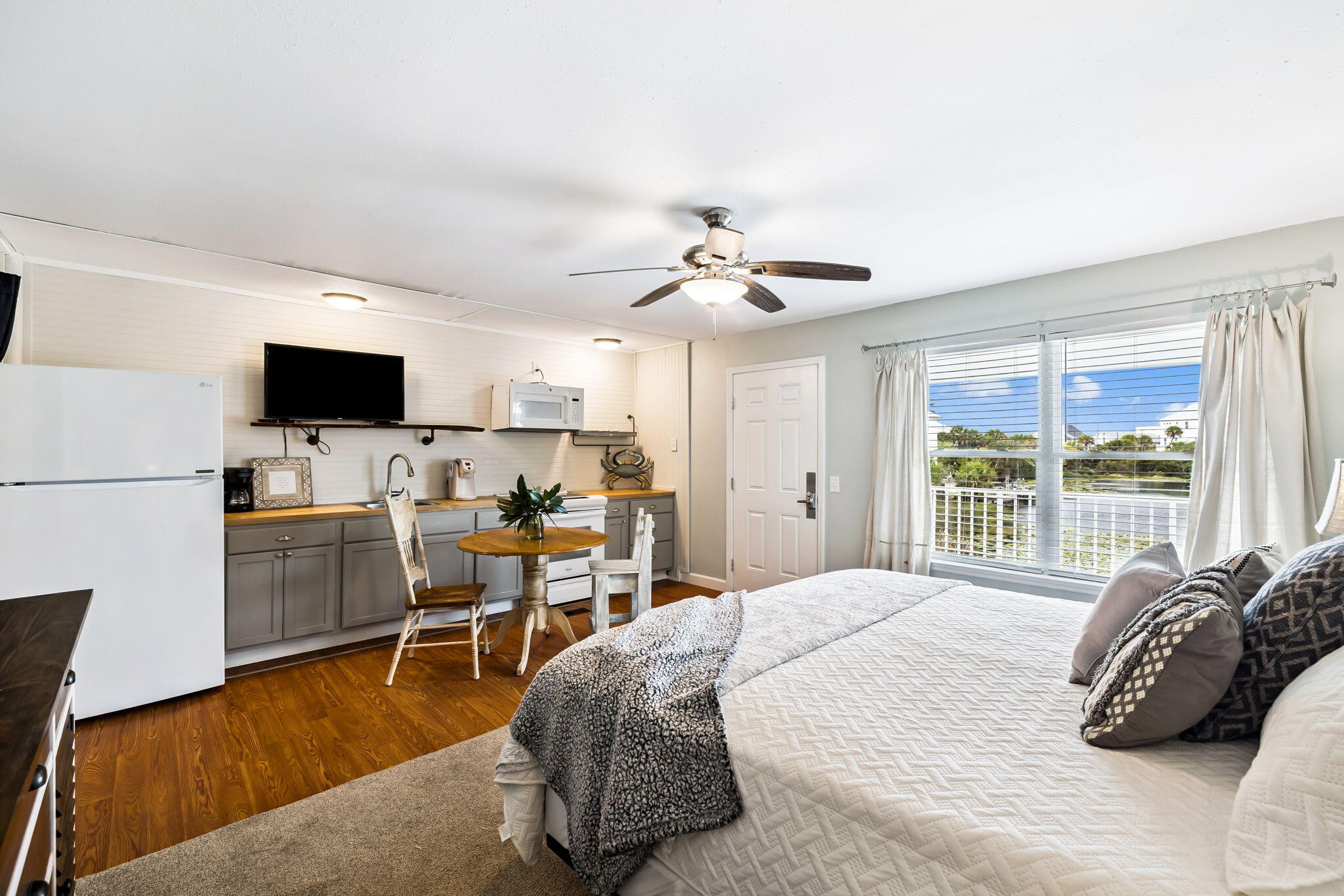 LAGUNA BEACH - Residential