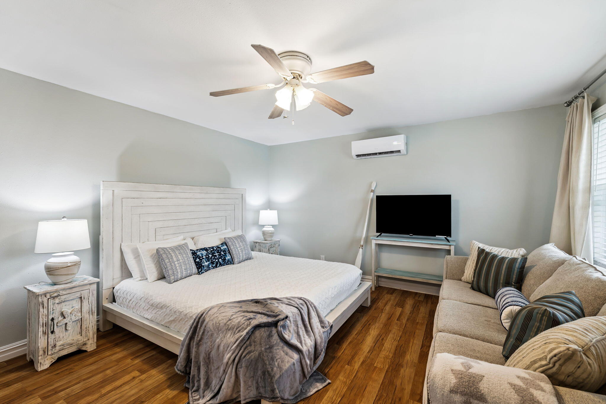 LAGUNA BEACH - Residential