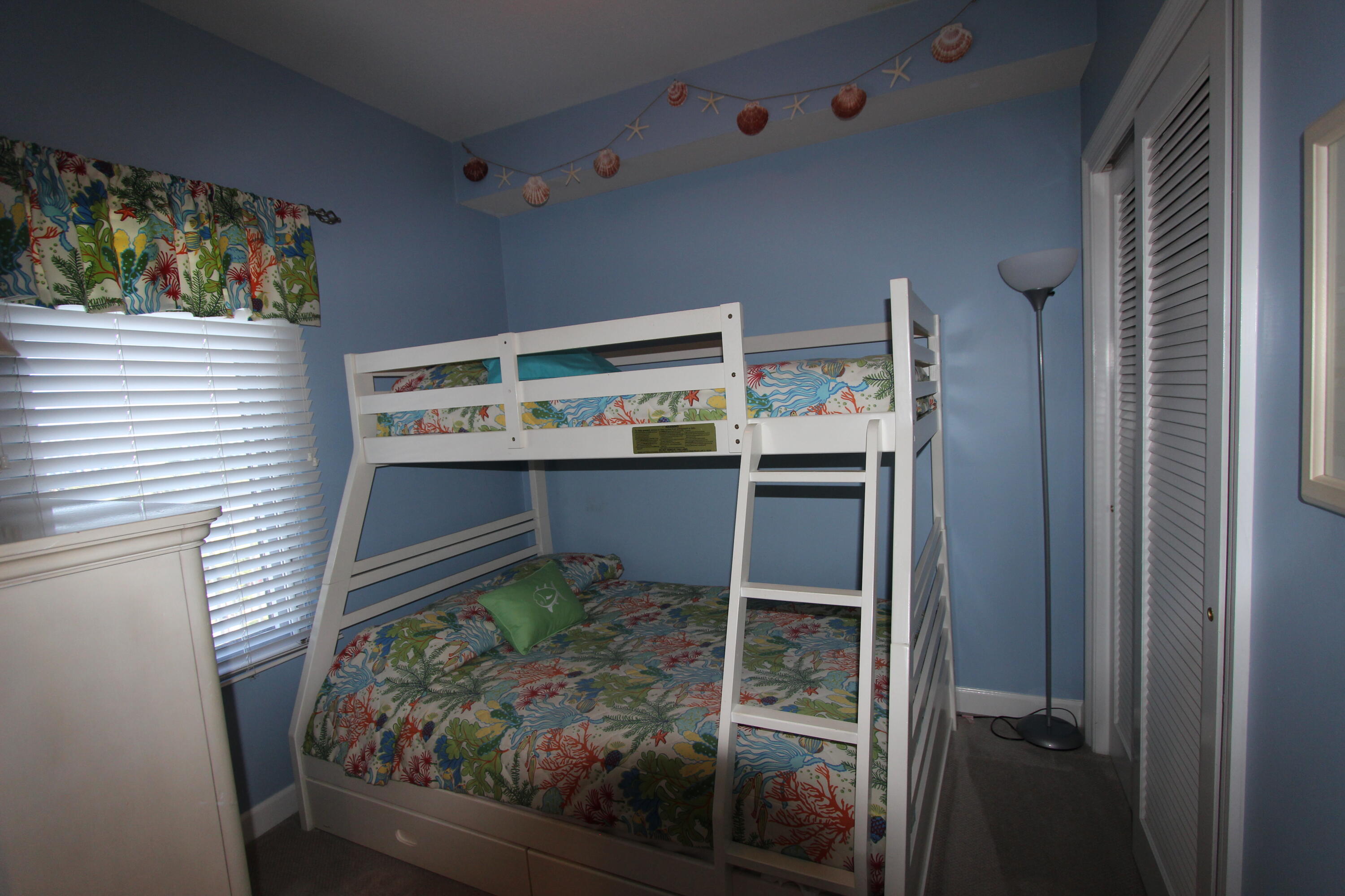 STERLING SHORES CONDOMINIUM - Residential