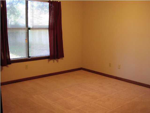 VALPARAISO PINECREST 6 - Residential Lease