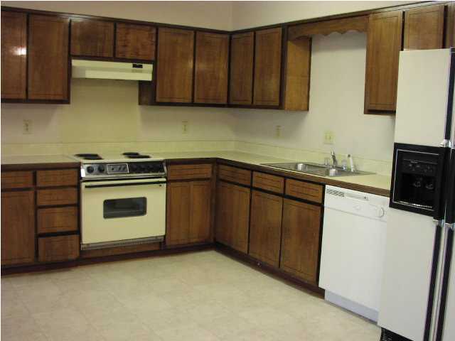 VALPARAISO PINECREST 6 - Residential Lease