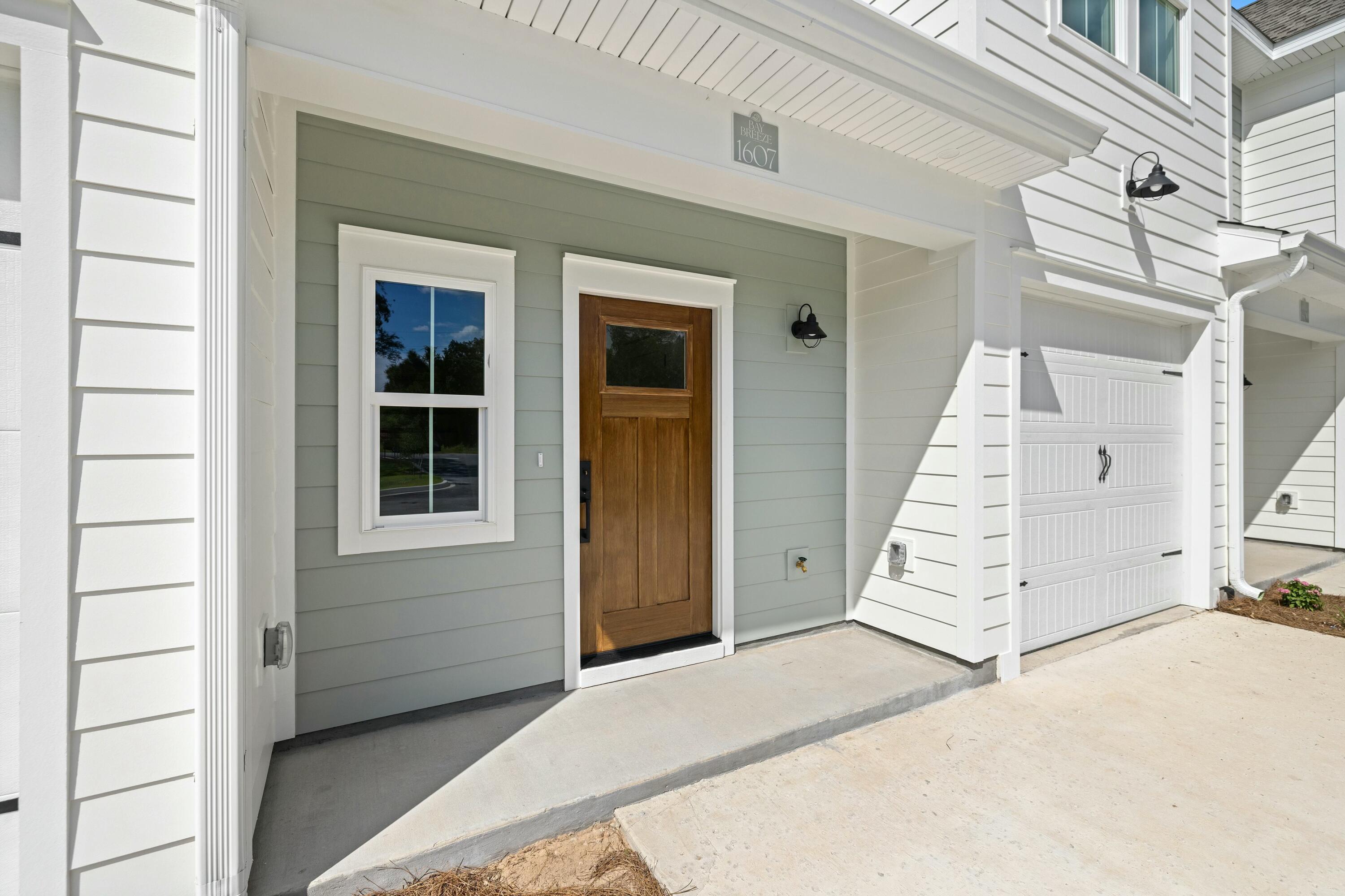 BAY BREEZE T/H - Residential